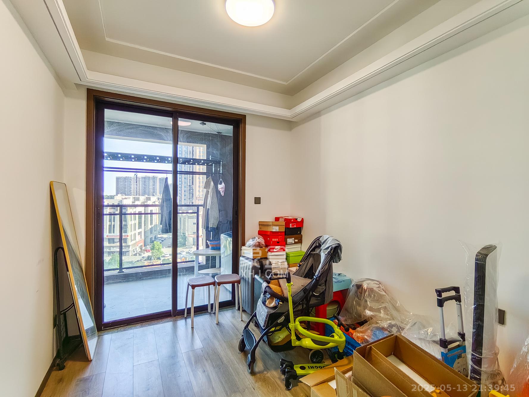 荣盛锦绣学府  3室2厅2卫    89.8万 荣盛锦绣学府  3室2厅2卫    89.8万卧室