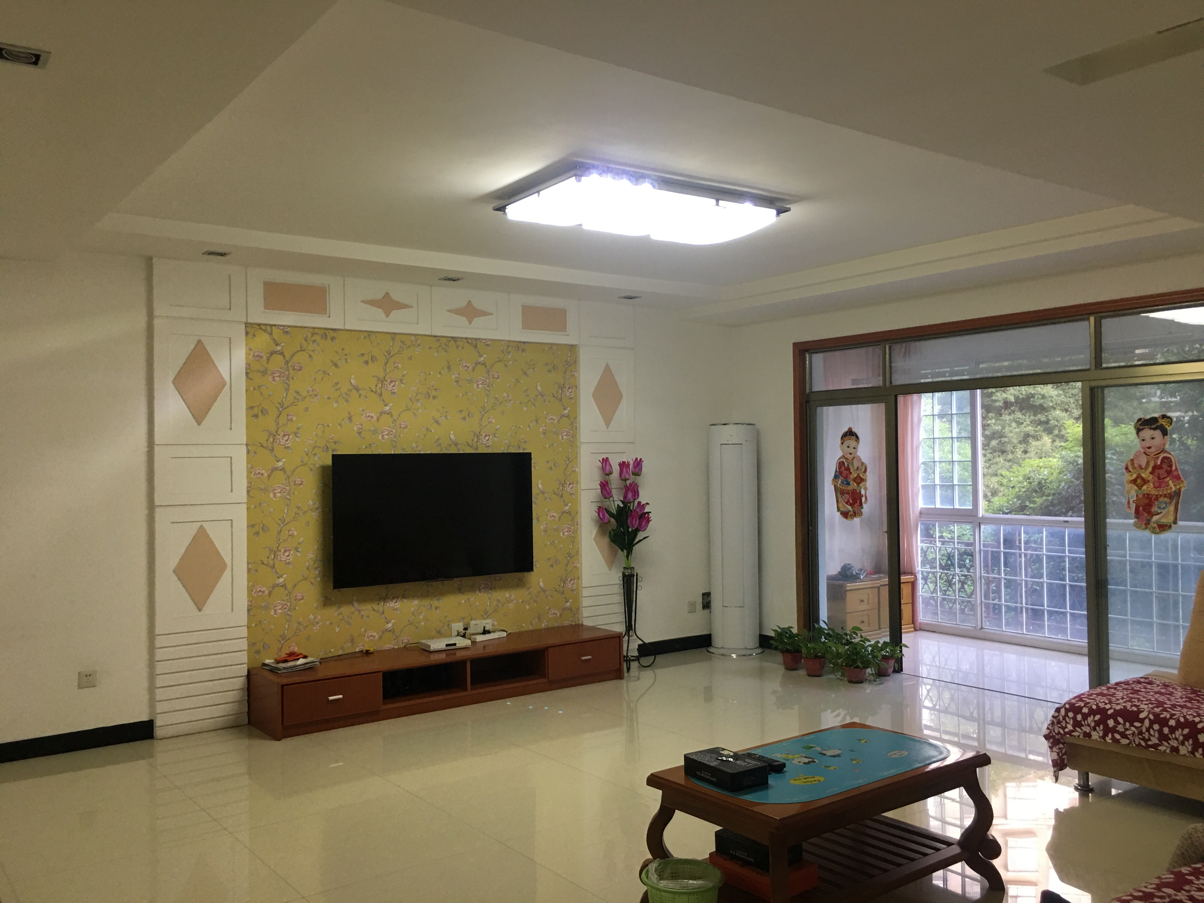 佳宁娜小区（梓山湖小区）  3室2厅2卫   2200.00元/月