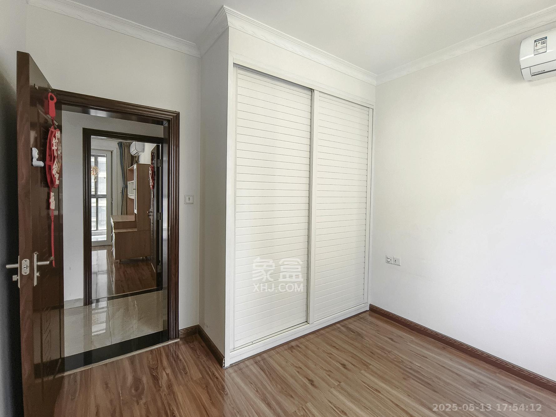 保利香槟国际 4室2厅2卫 97.8万 保利香槟国际 4室2厅2卫 97.8万卧室