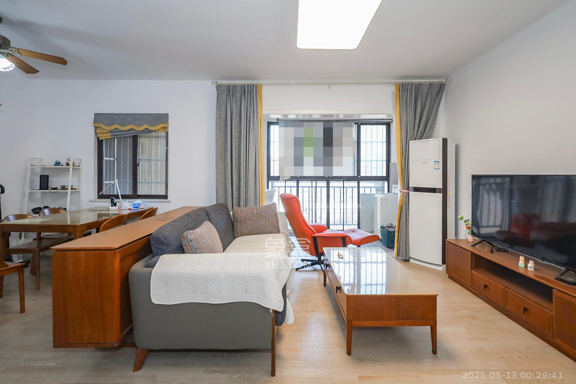 钰龙天下二期(钰龙佳园) 3室2厅2卫 220.0万 钰龙天下二期(钰龙佳园) 3室2厅2卫 220.0万客厅