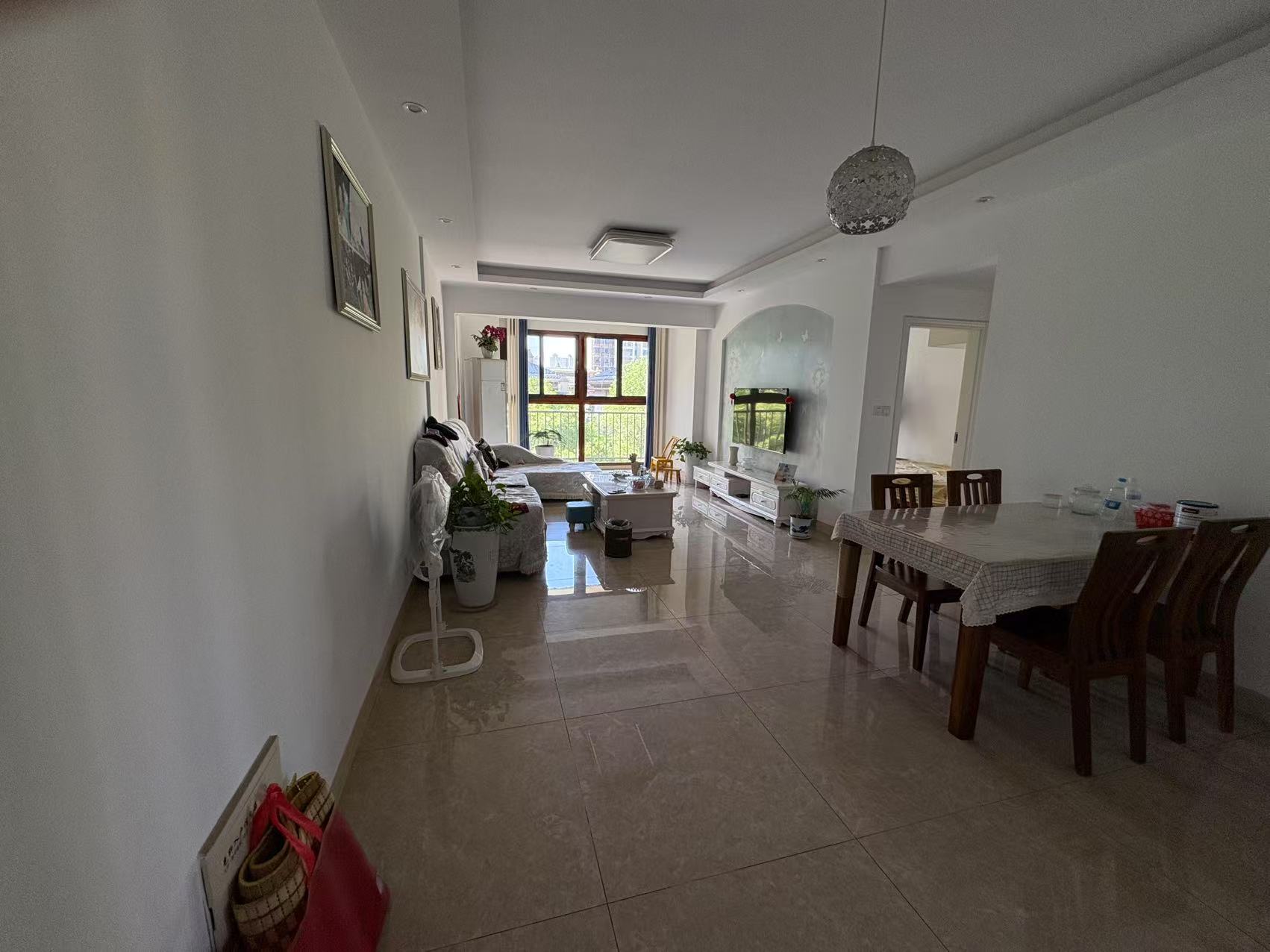 奥园广场  3室1厅2卫    70.0万 奥园广场  3室1厅2卫    70.0万室内图