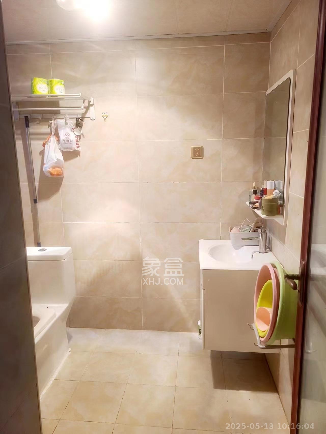 花样年华 4室2厅2卫 2200.0元/月 花样年华 4室2厅2卫 2200.0元/月室内图