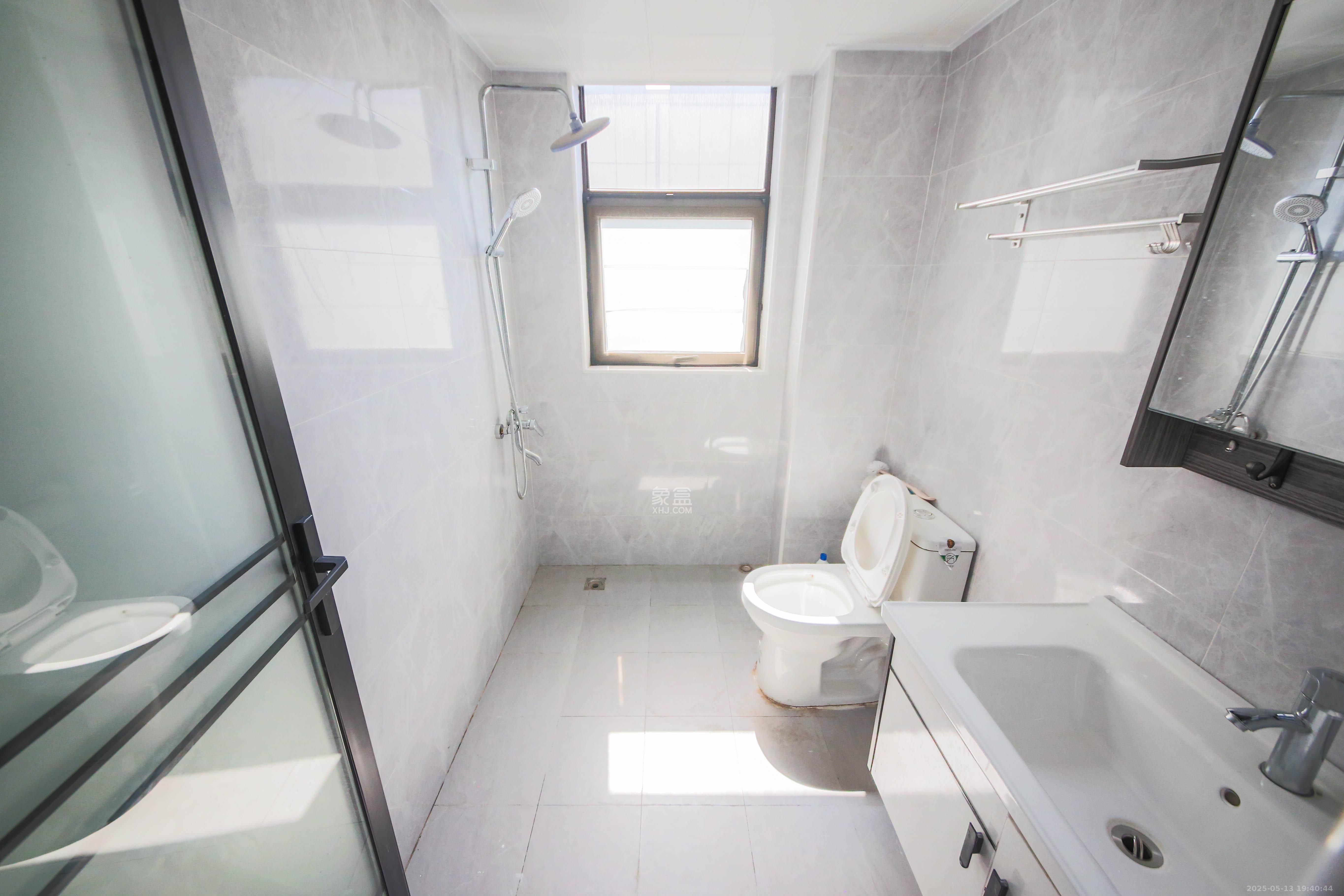 天城国际广场 3室2厅2卫 168.0万 天城国际广场 3室2厅2卫 168.0万卫生间