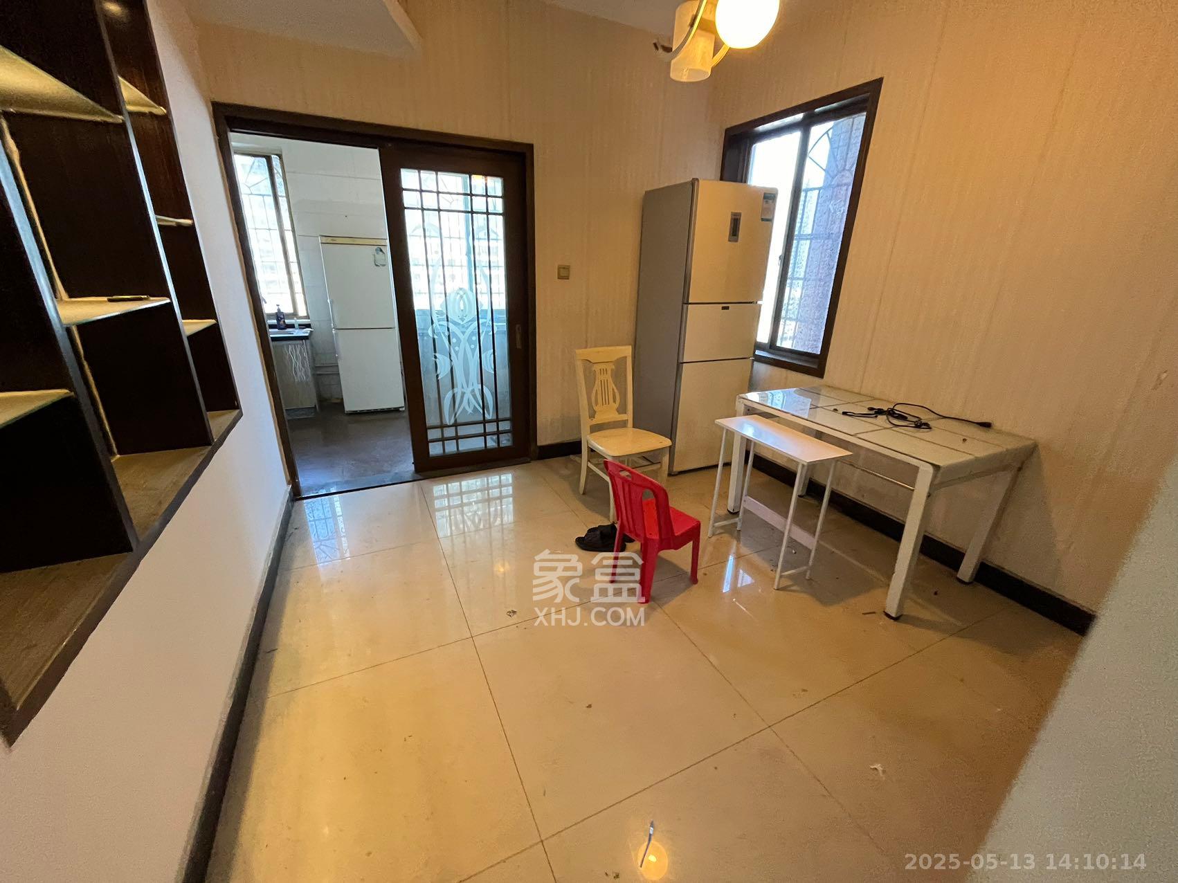 南明苑西区  4室2厅2卫    3000.0元/月 南明苑西区  4室2厅2卫    3000.0元/月室内图