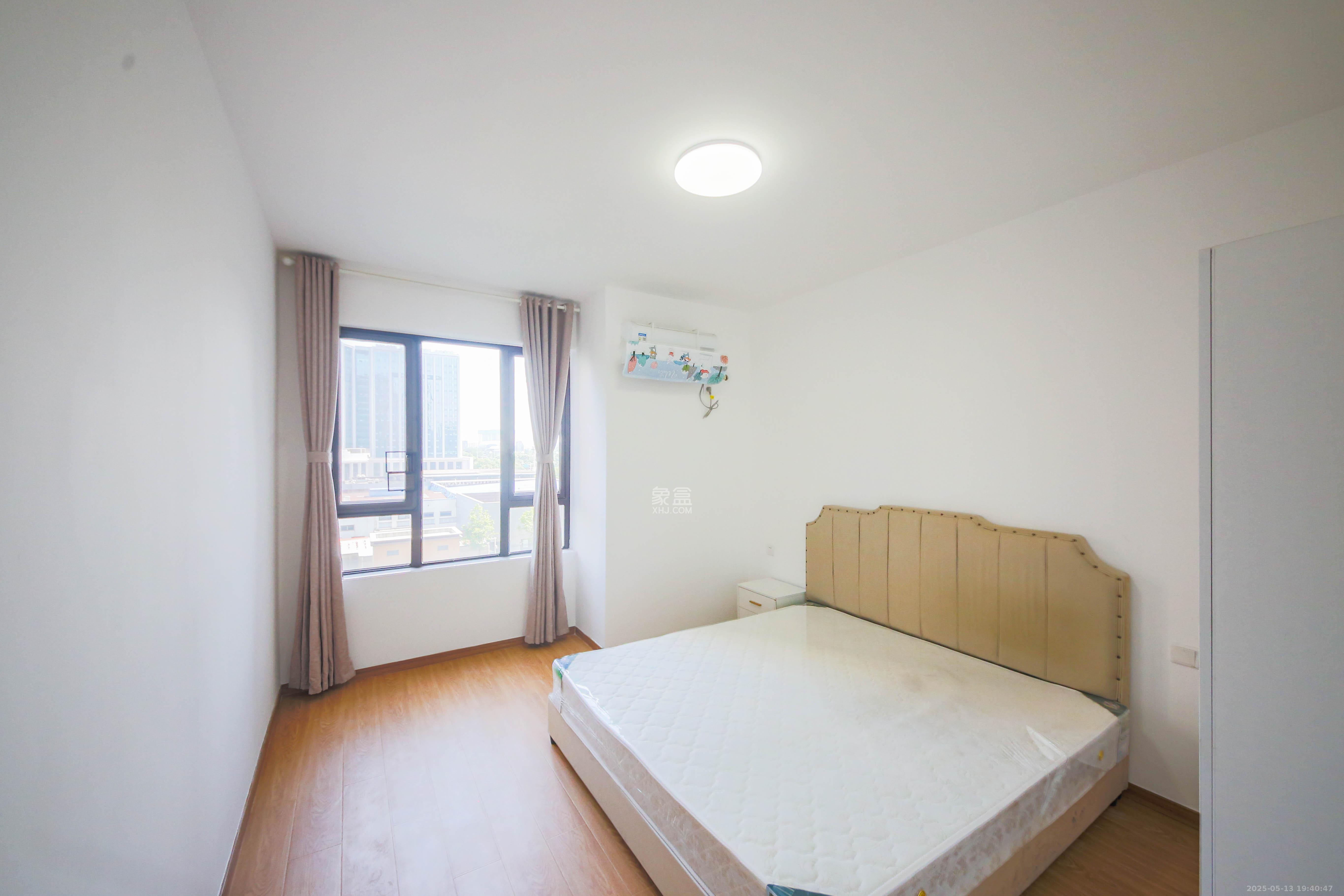 天城国际广场 3室2厅2卫 168.0万 天城国际广场 3室2厅2卫 168.0万卧室