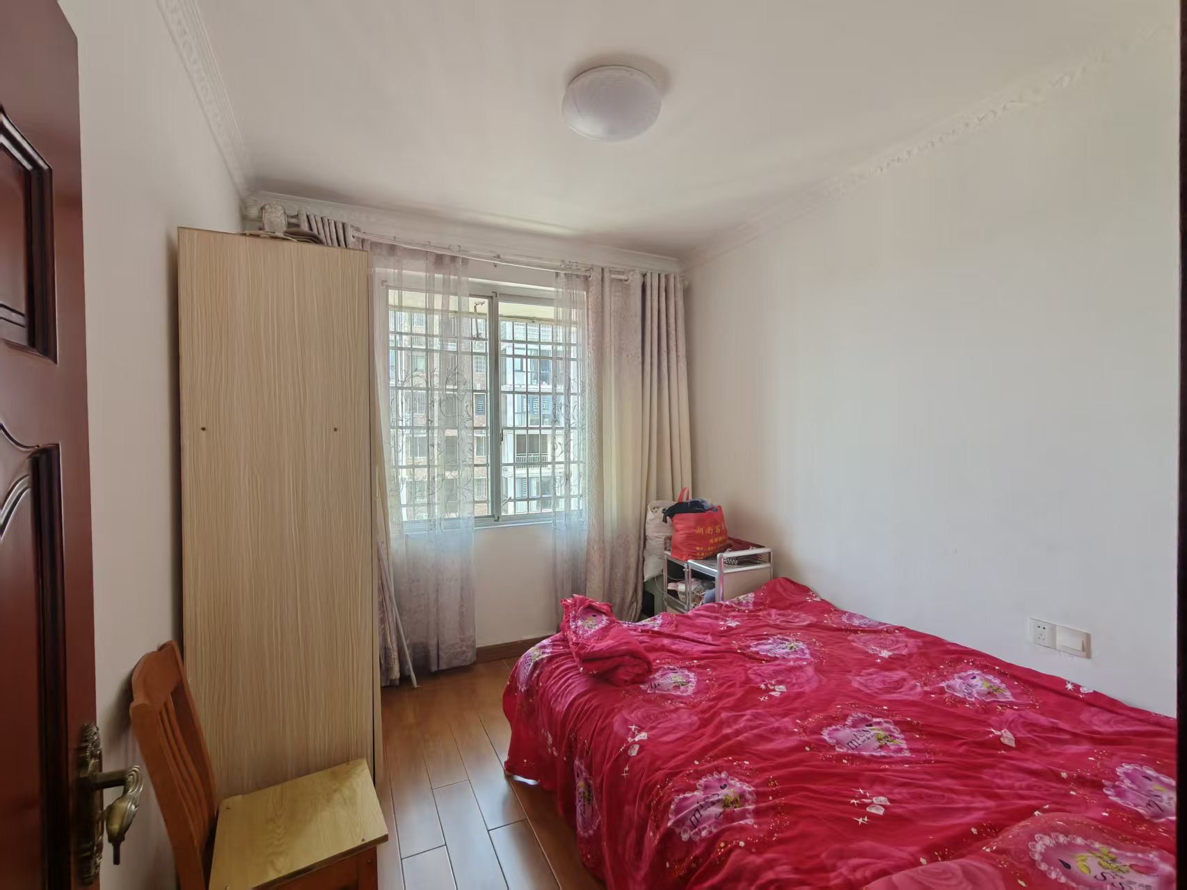 香山红叶 3室2厅2卫 47.8万 香山红叶 3室2厅2卫 47.8万客厅