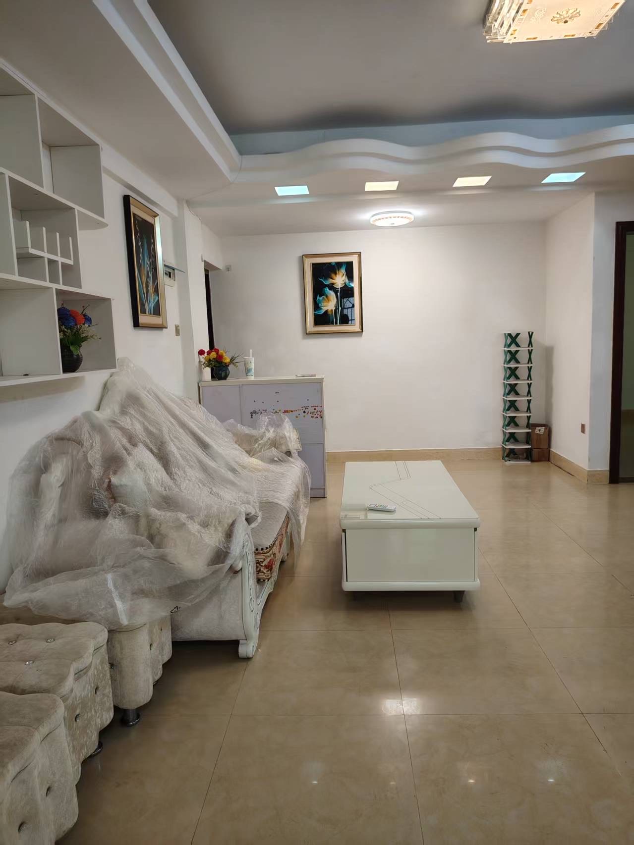 南岛厂宿舍  2室2厅2卫    68.8万 南岛厂宿舍  2室2厅2卫    68.8万客厅