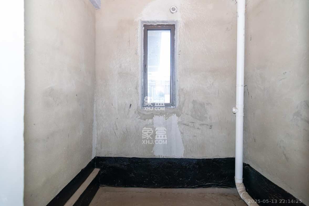 华润桃源里 5室3厅3卫 160.0万 华润桃源里 5室3厅3卫 160.0万卫生间