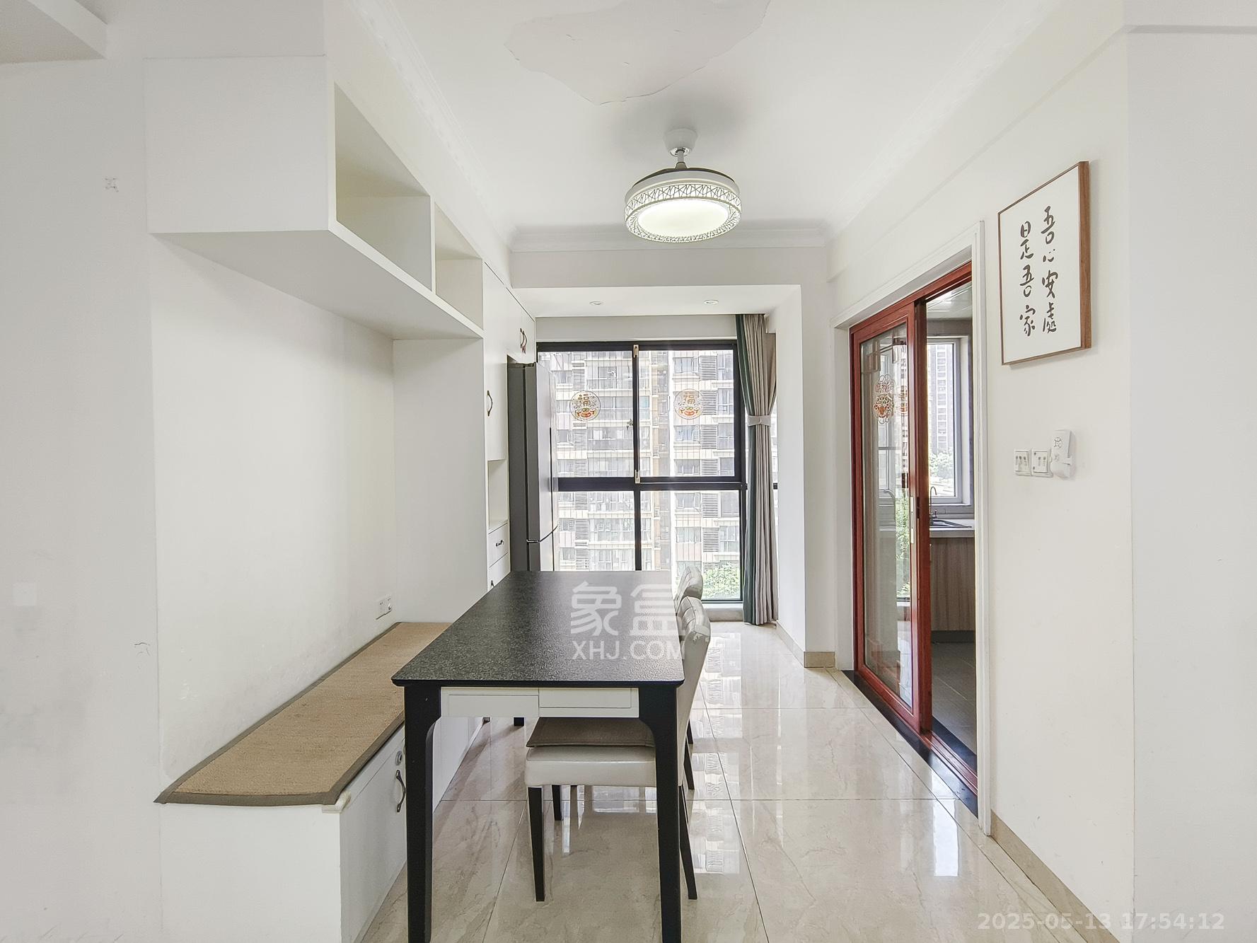 保利香槟国际 4室2厅2卫 97.8万 保利香槟国际 4室2厅2卫 97.8万客厅