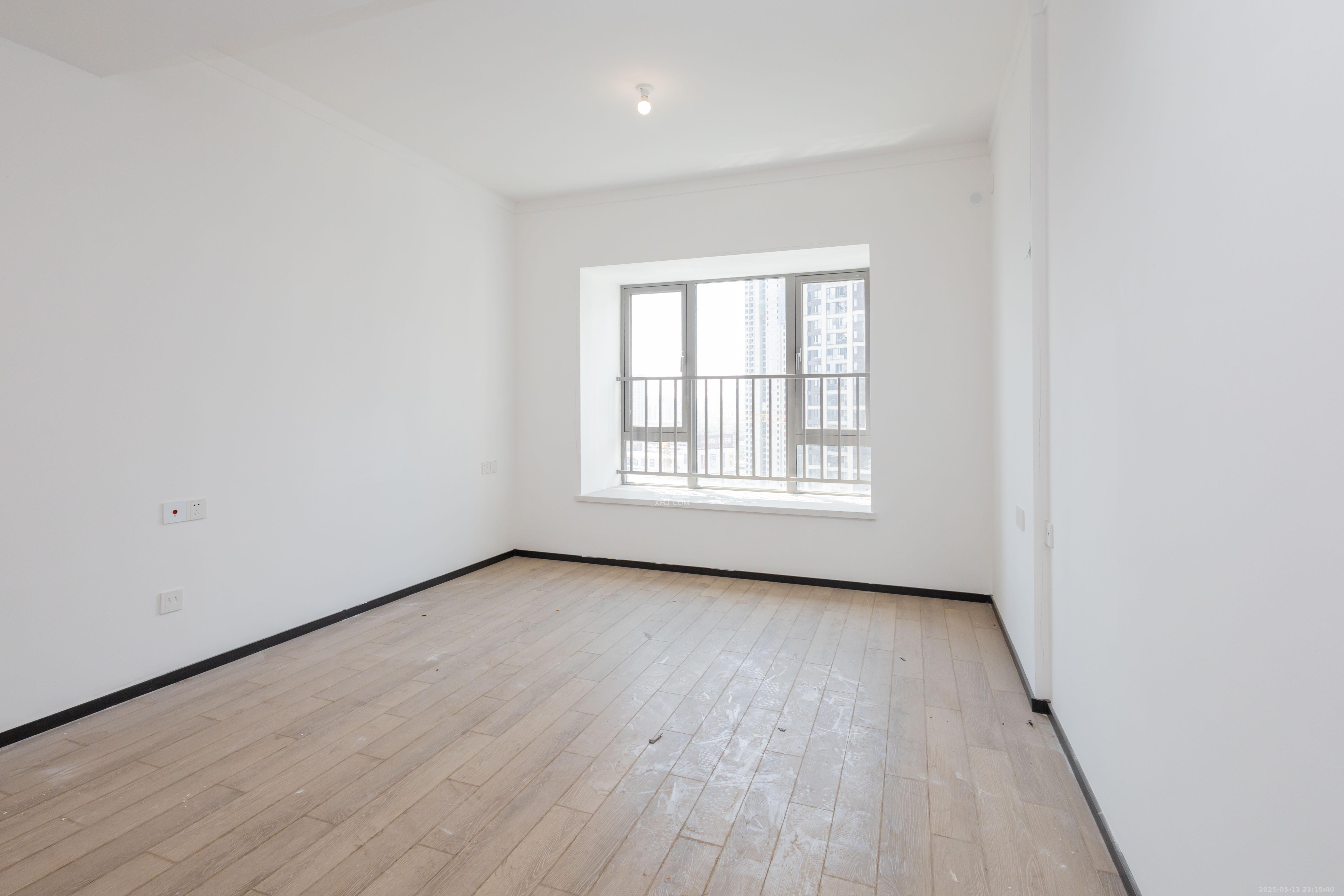 佳兆业滨江四季  4室2厅2卫    150.0万卧室