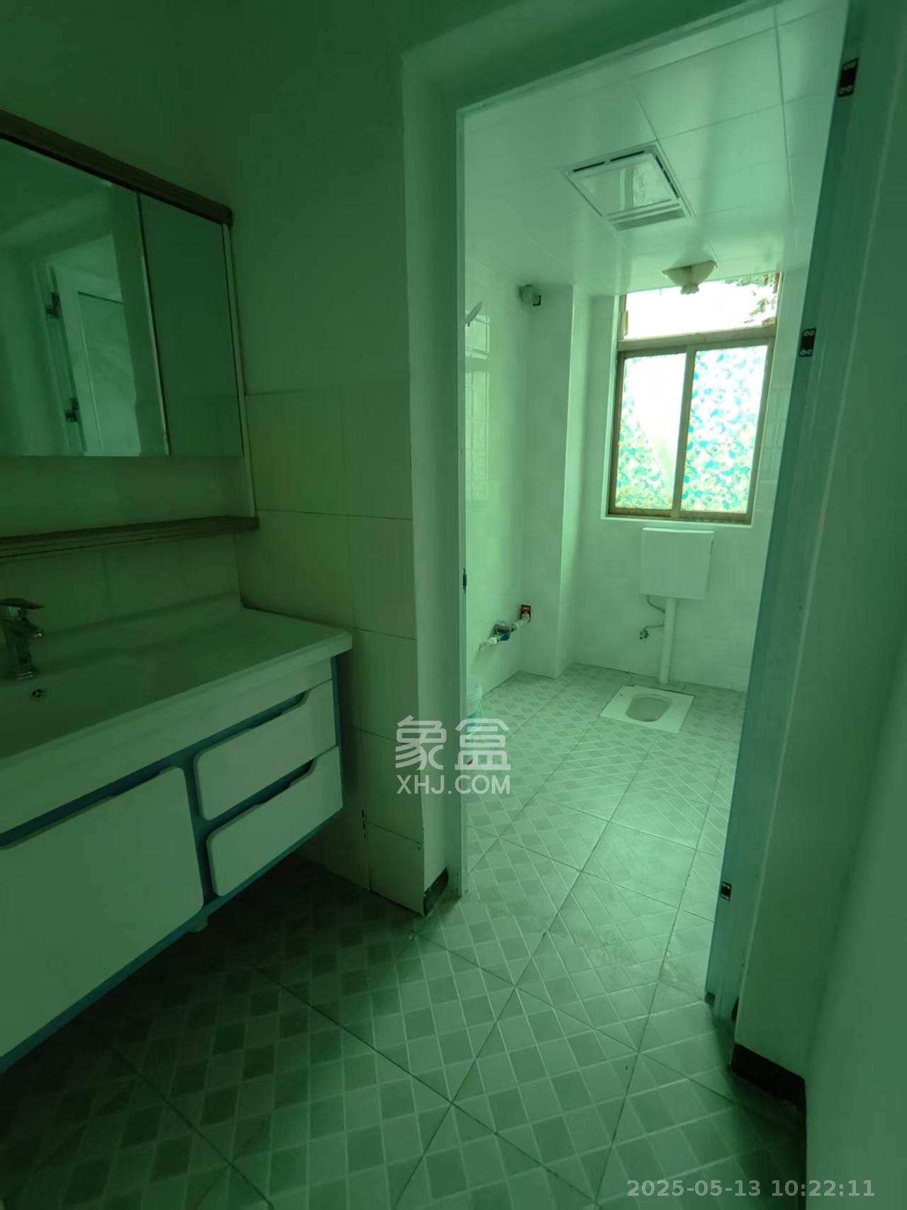 麓谷加州阳光  3室2厅2卫   2800.00元/月室内图