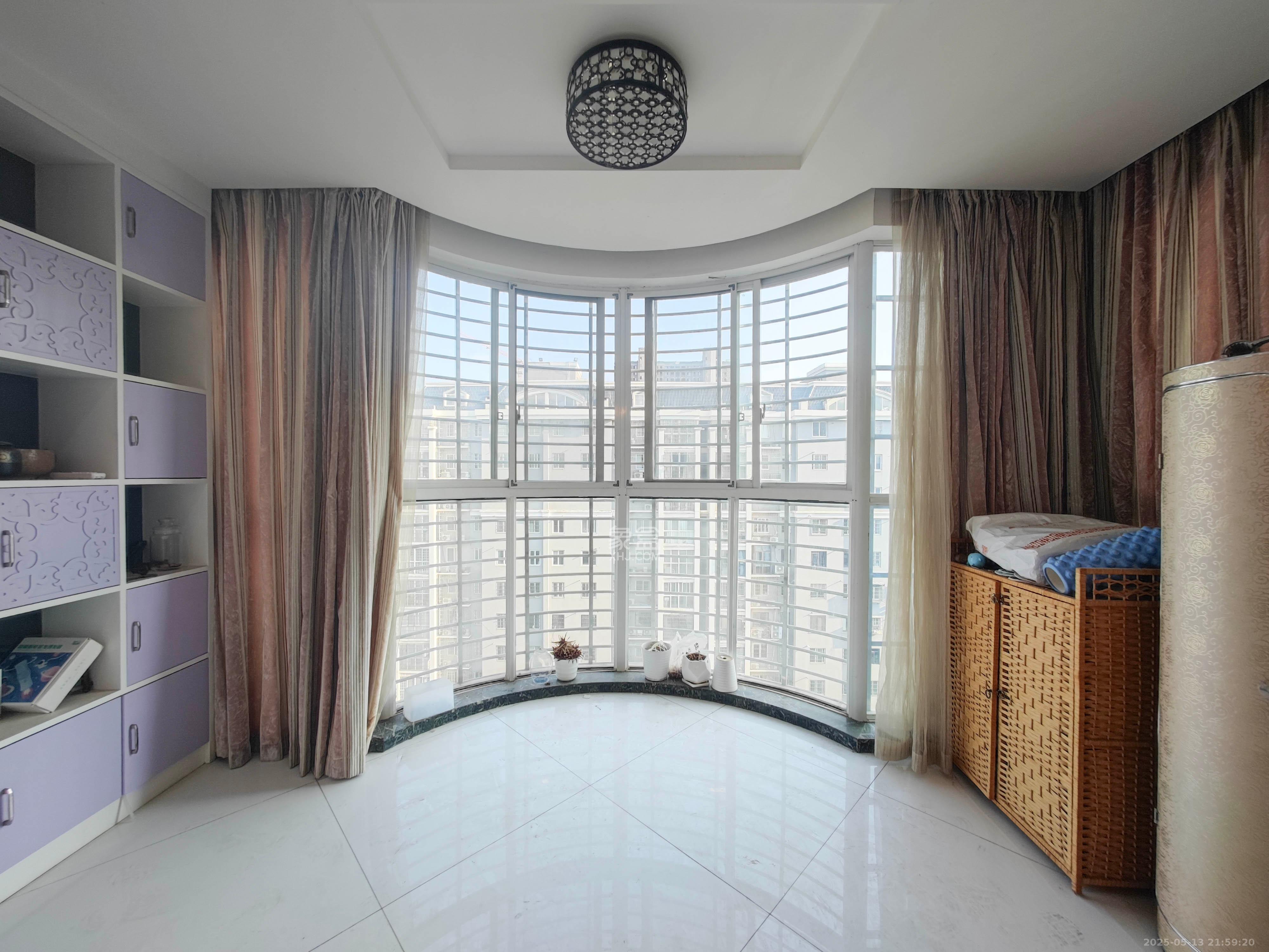 泰禹家园(彩云之翼家园一期、二期、三期) 4室2厅2卫 105.0万 泰禹家园(彩云之翼家园一期、二期、三期) 4室2厅2卫 105.0万阳台