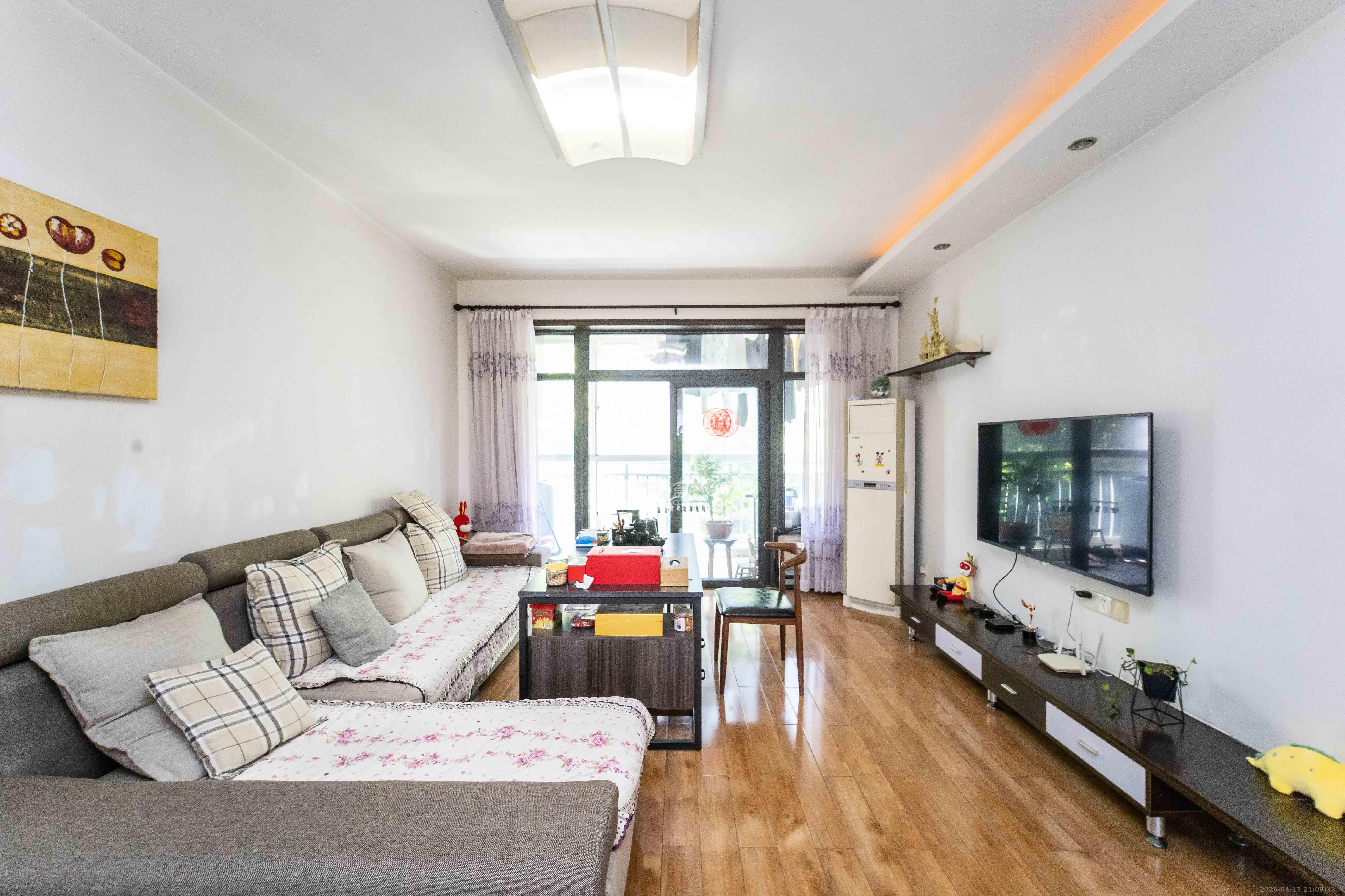 长房东郡  3室2厅2卫    145.0万 长房东郡  3室2厅2卫    145.0万客厅