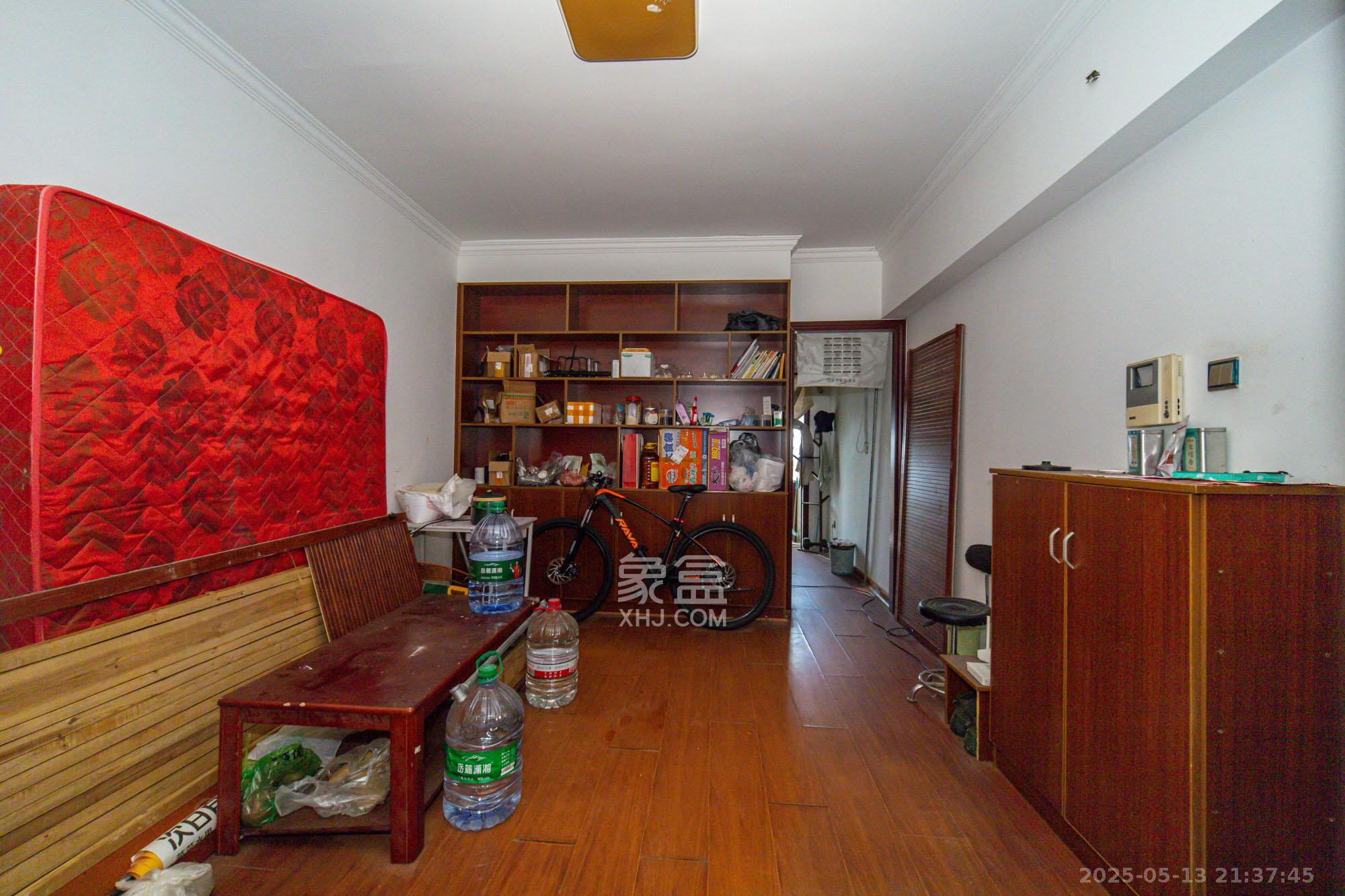 尚都花园城 1室1厅1卫 26.0万 尚都花园城 1室1厅1卫 26.0万客厅