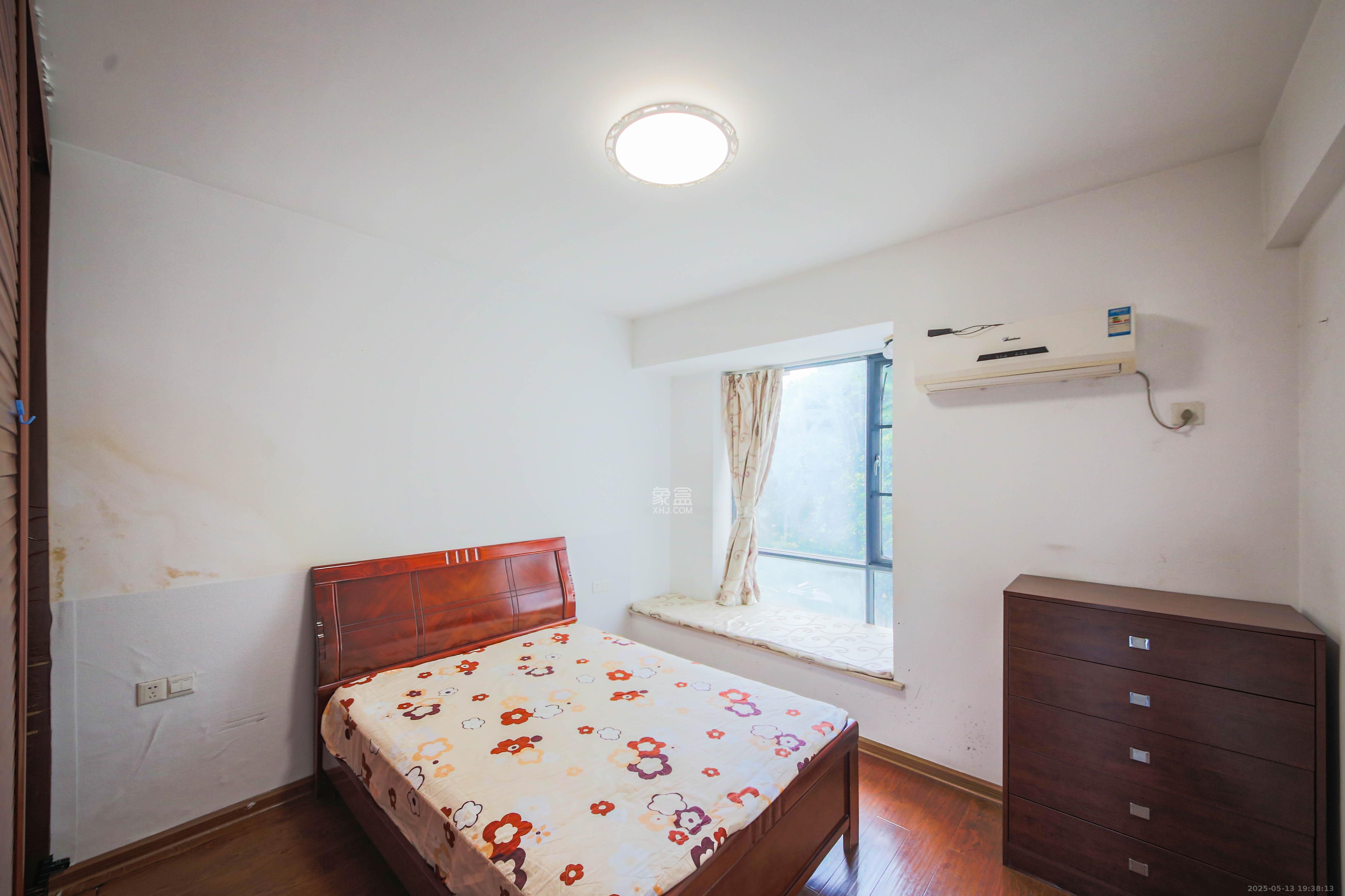 奥林匹克花园 2室2厅1卫 68.0万 奥林匹克花园 2室2厅1卫 68.0万卧室