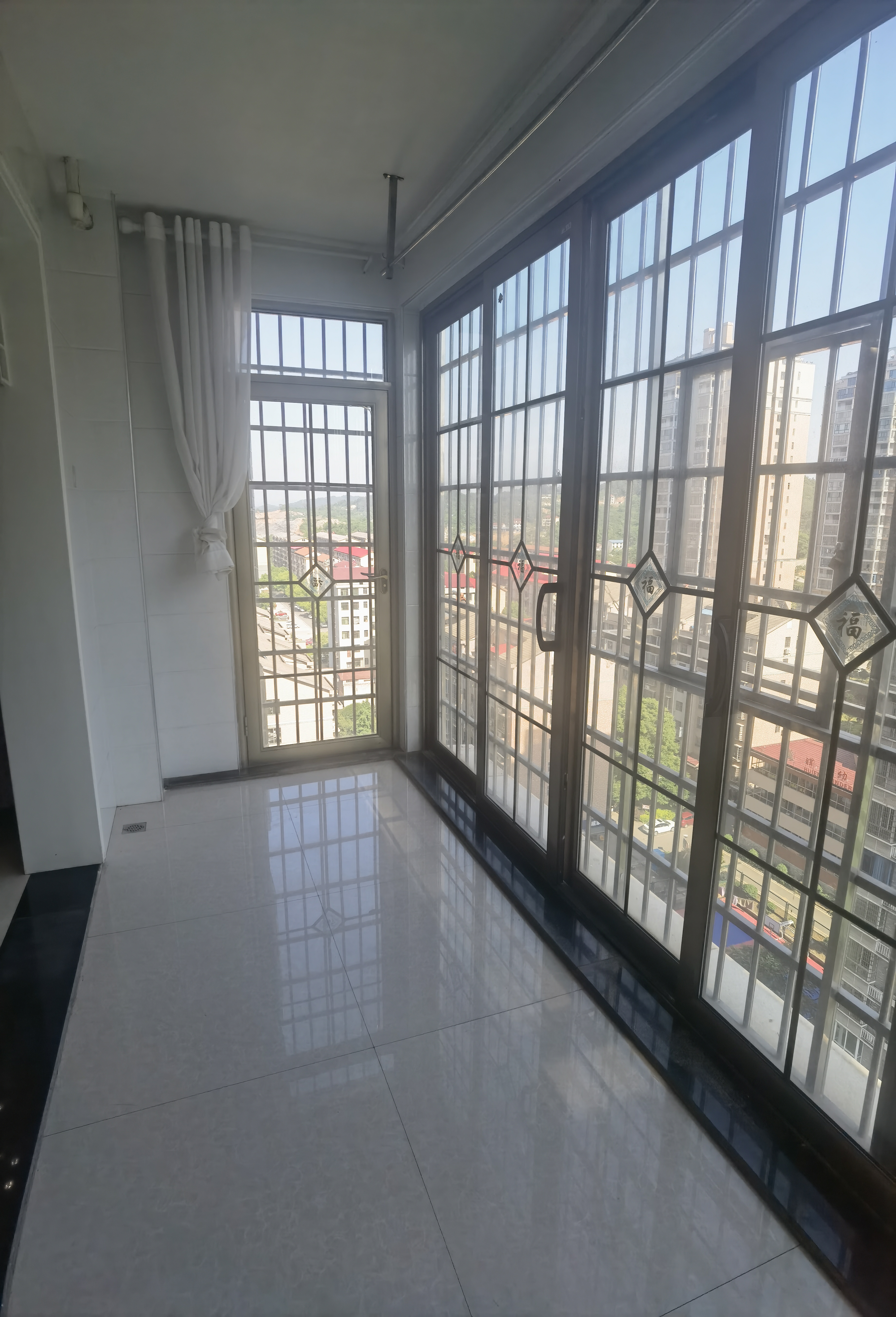 香山红叶 3室2厅2卫 65.8万 香山红叶 3室2厅2卫 65.8万客厅