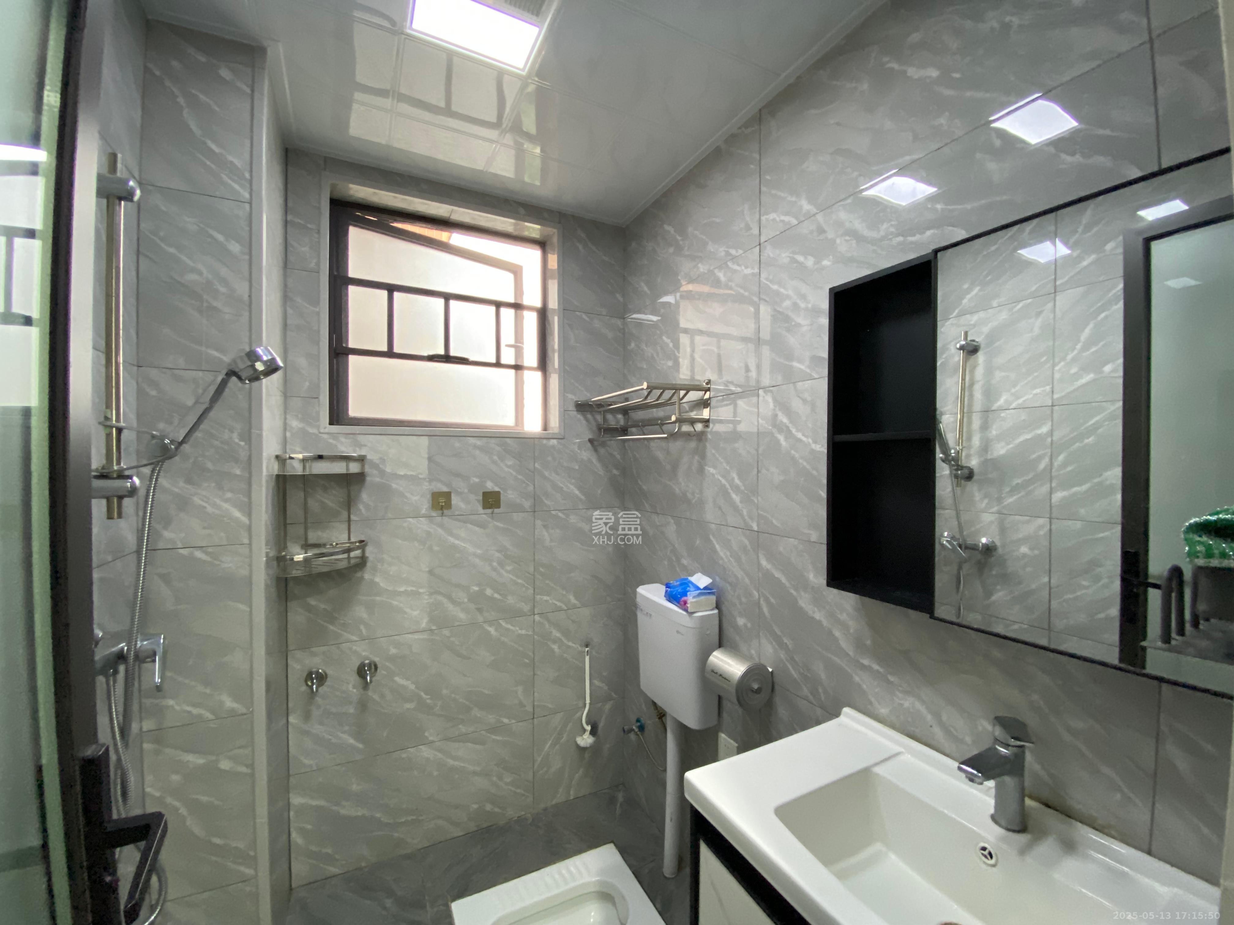 东岸梅园小区  2室2厅1卫    2200.0元/月室内图