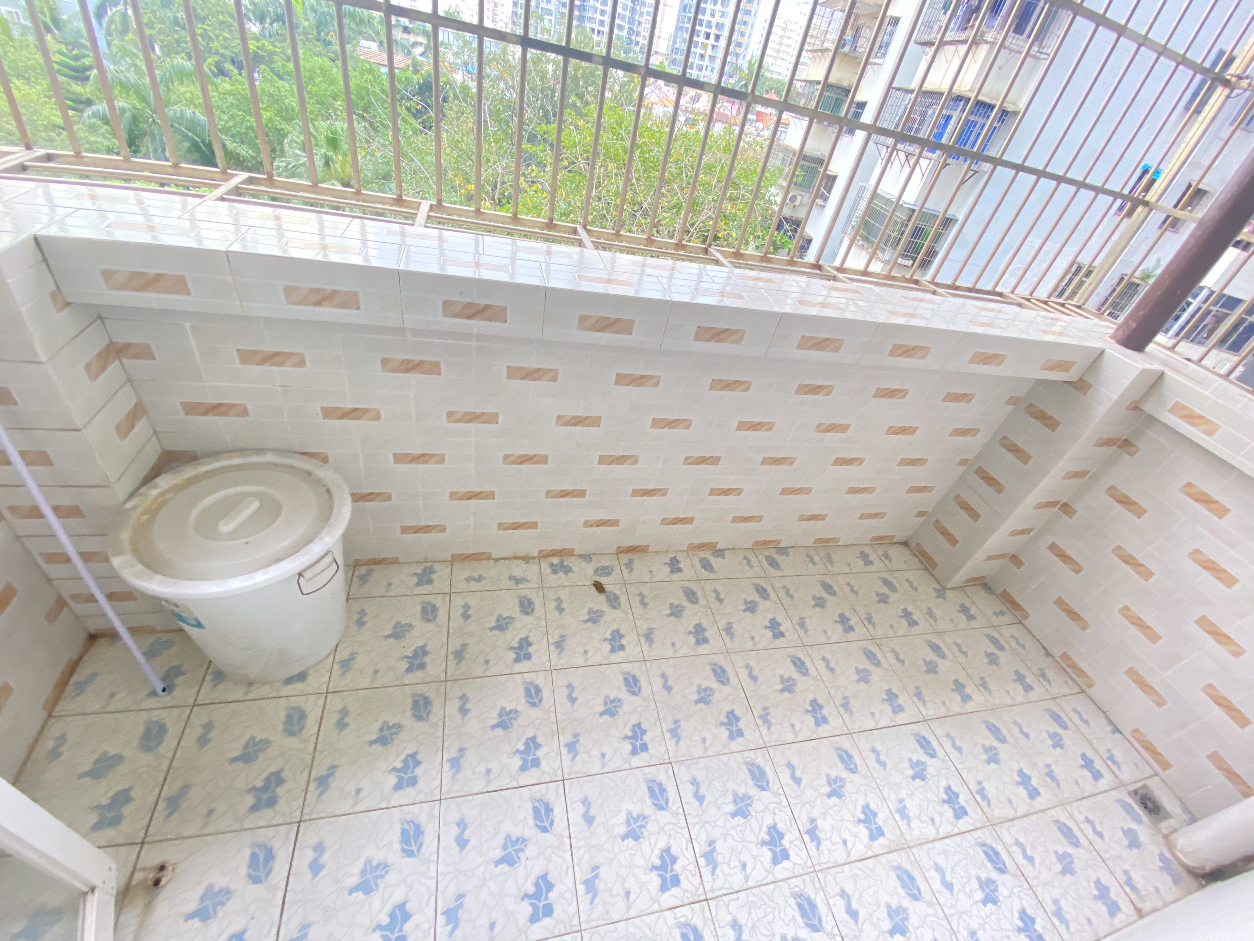 虹冠大厦  2室2厅1卫   2100.00元/月室内图