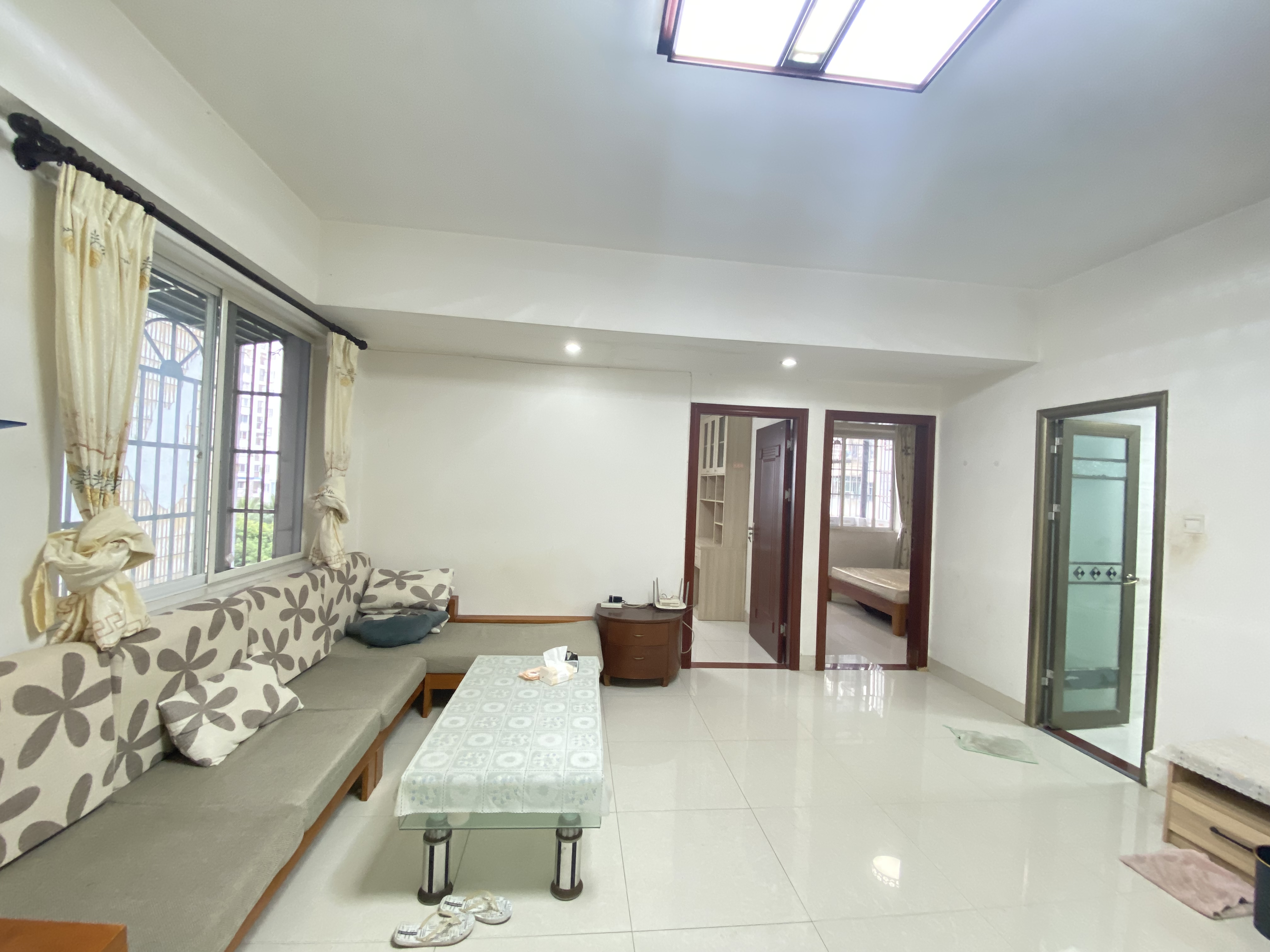 虹冠大厦 2室2厅1卫 2100.0元/月 虹冠大厦 2室2厅1卫 2100.0元/月室内图