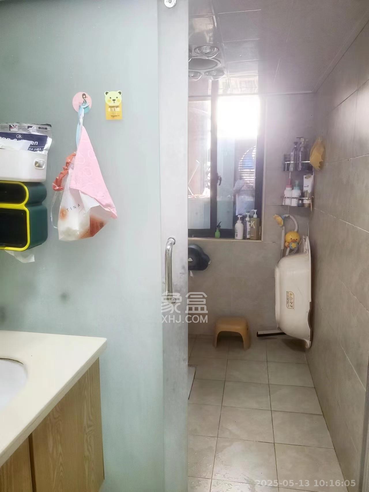 花样年华 4室2厅2卫 2200.0元/月 花样年华 4室2厅2卫 2200.0元/月室内图