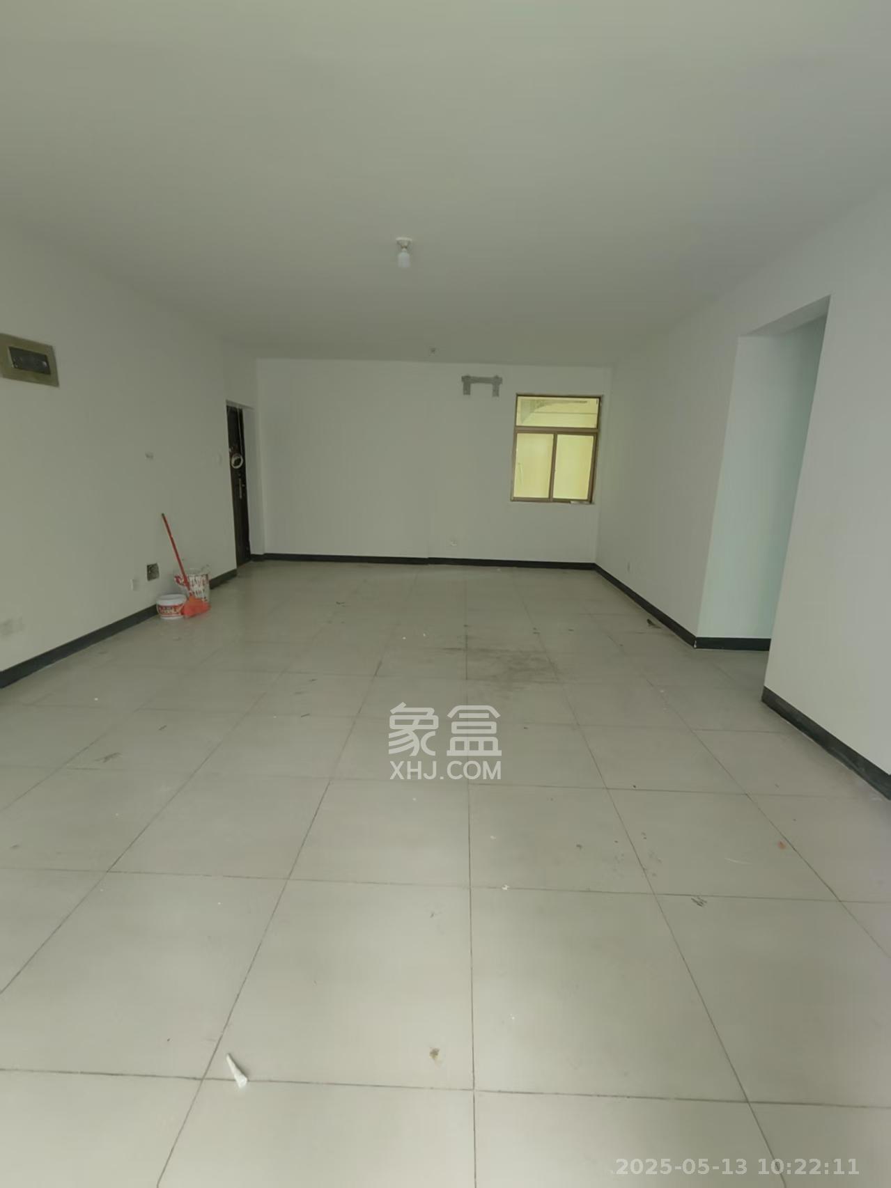 麓谷加州阳光  3室2厅2卫   2800.00元/月室内图