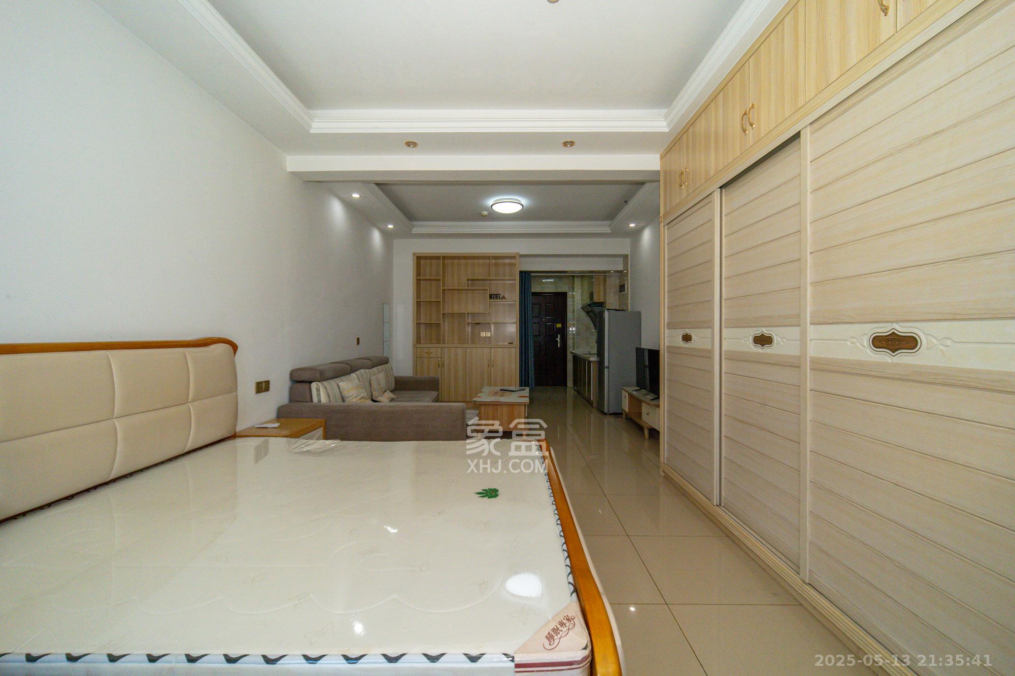 广华国际公馆(广华大厦) 1室0厅0卫 35.0万 广华国际公馆(广华大厦) 1室0厅0卫 35.0万客厅