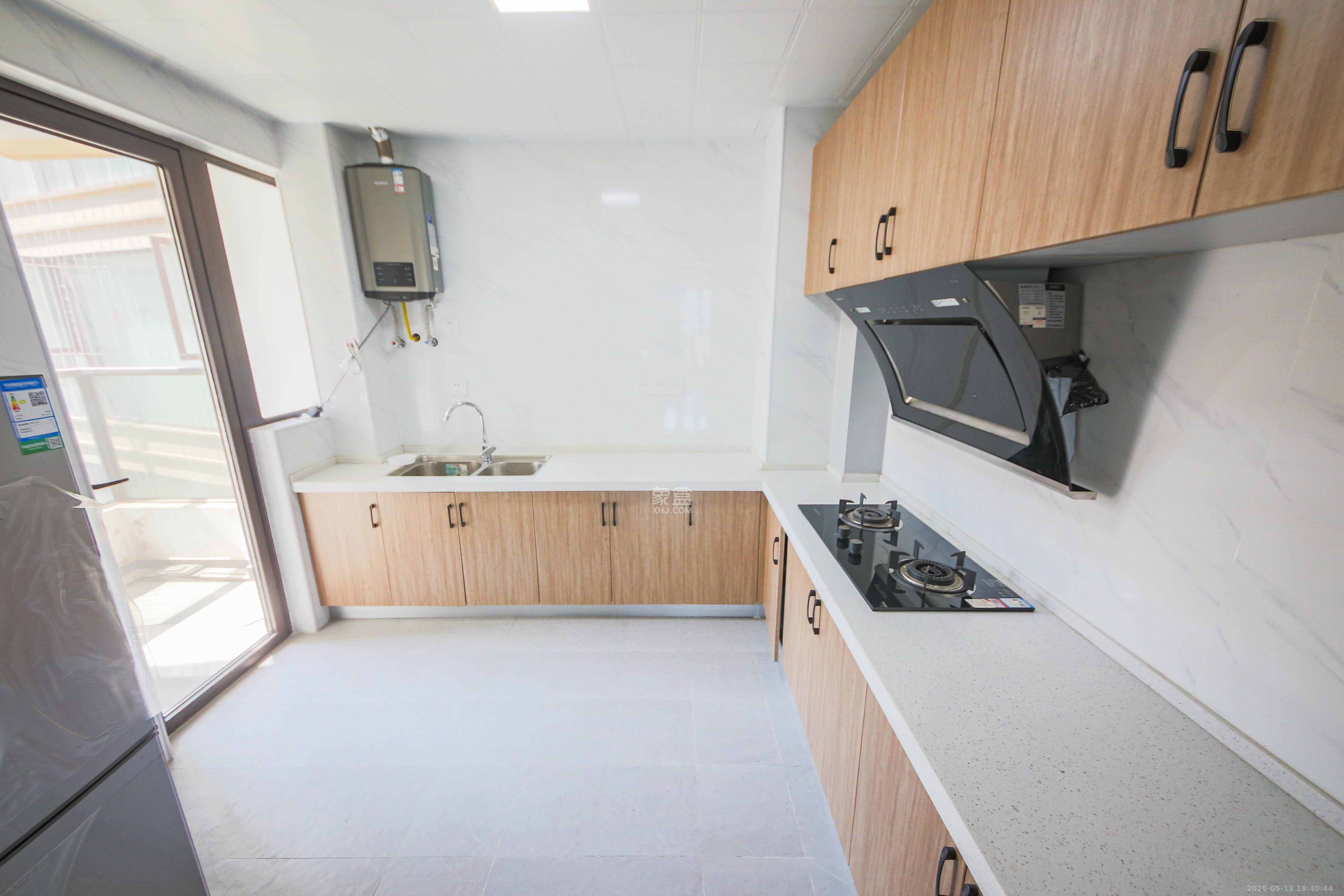 天城国际广场 3室2厅2卫 168.0万 天城国际广场 3室2厅2卫 168.0万厨房