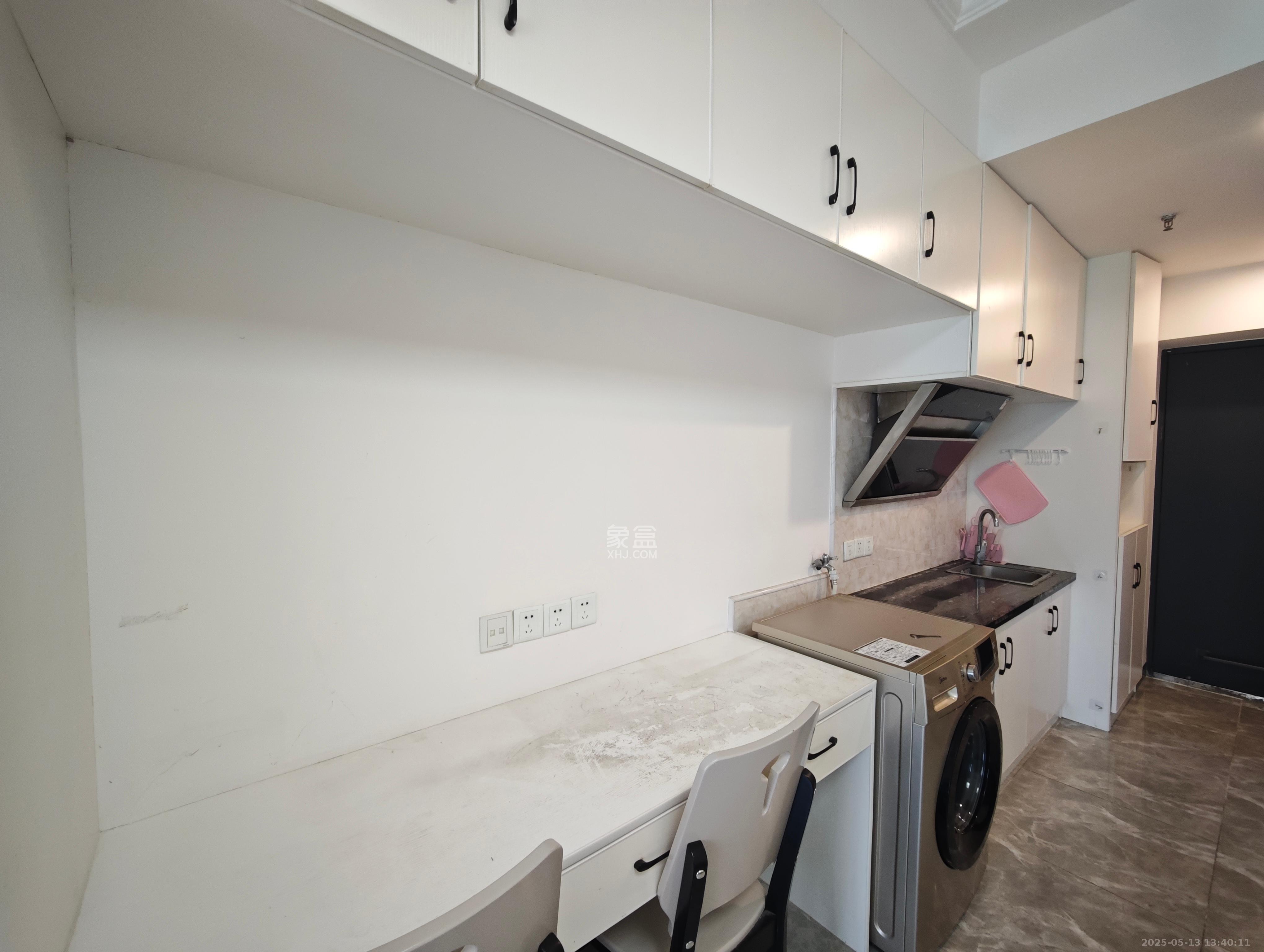 芙蓉万国城MOMA(卓越汇富苑)  1室1厅1卫    1300.0元/月 芙蓉万国城MOMA(卓越汇富苑)  1室1厅1卫    1300.0元/月室内图