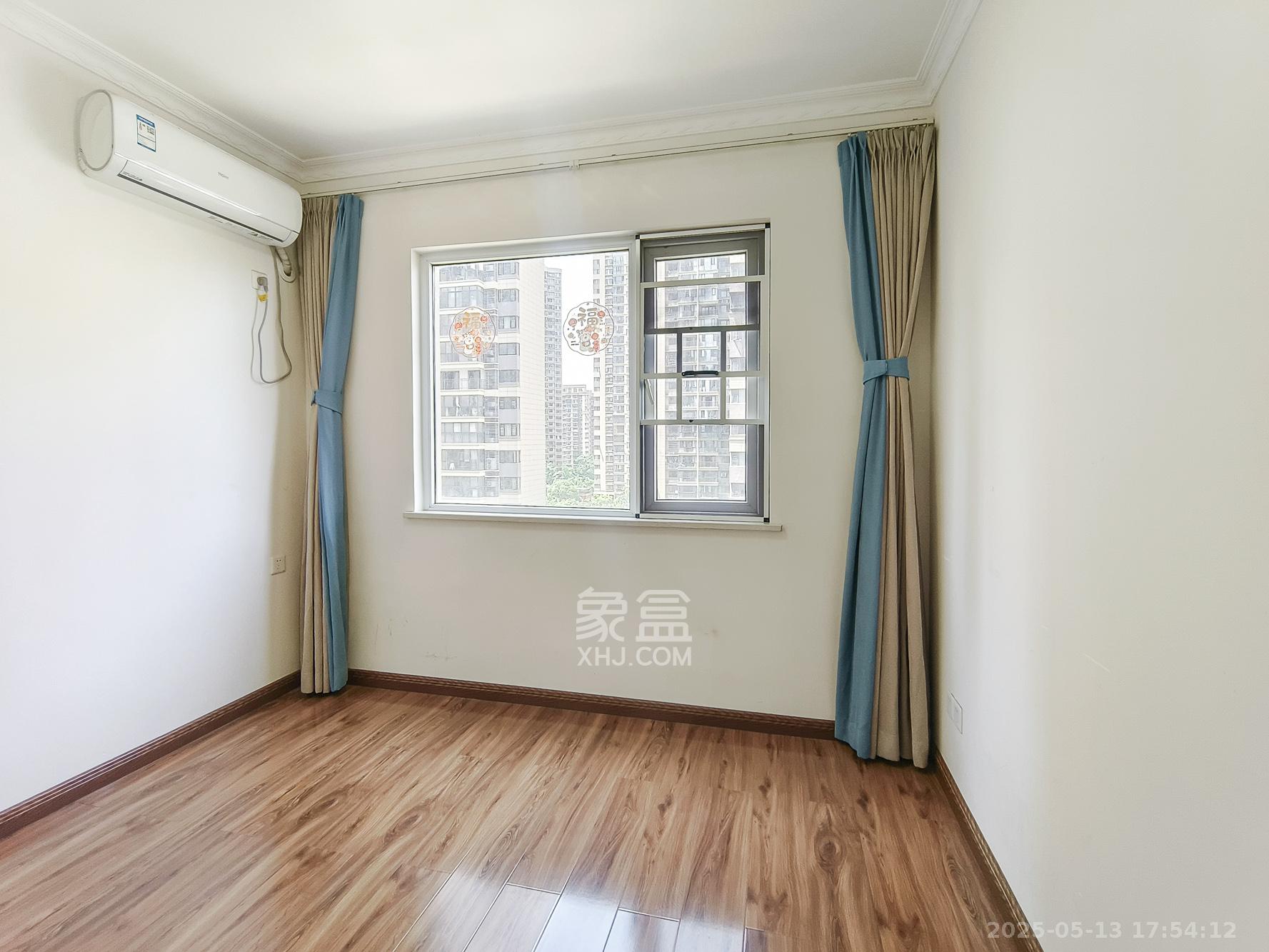 保利香槟国际 4室2厅2卫 97.8万 保利香槟国际 4室2厅2卫 97.8万卧室