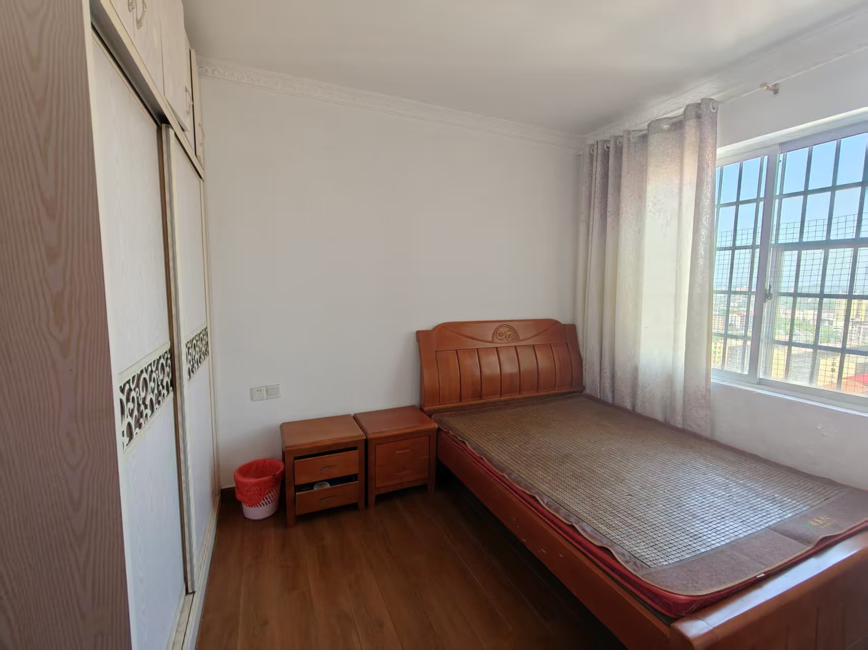 香山红叶 3室2厅2卫 47.8万 香山红叶 3室2厅2卫 47.8万客厅