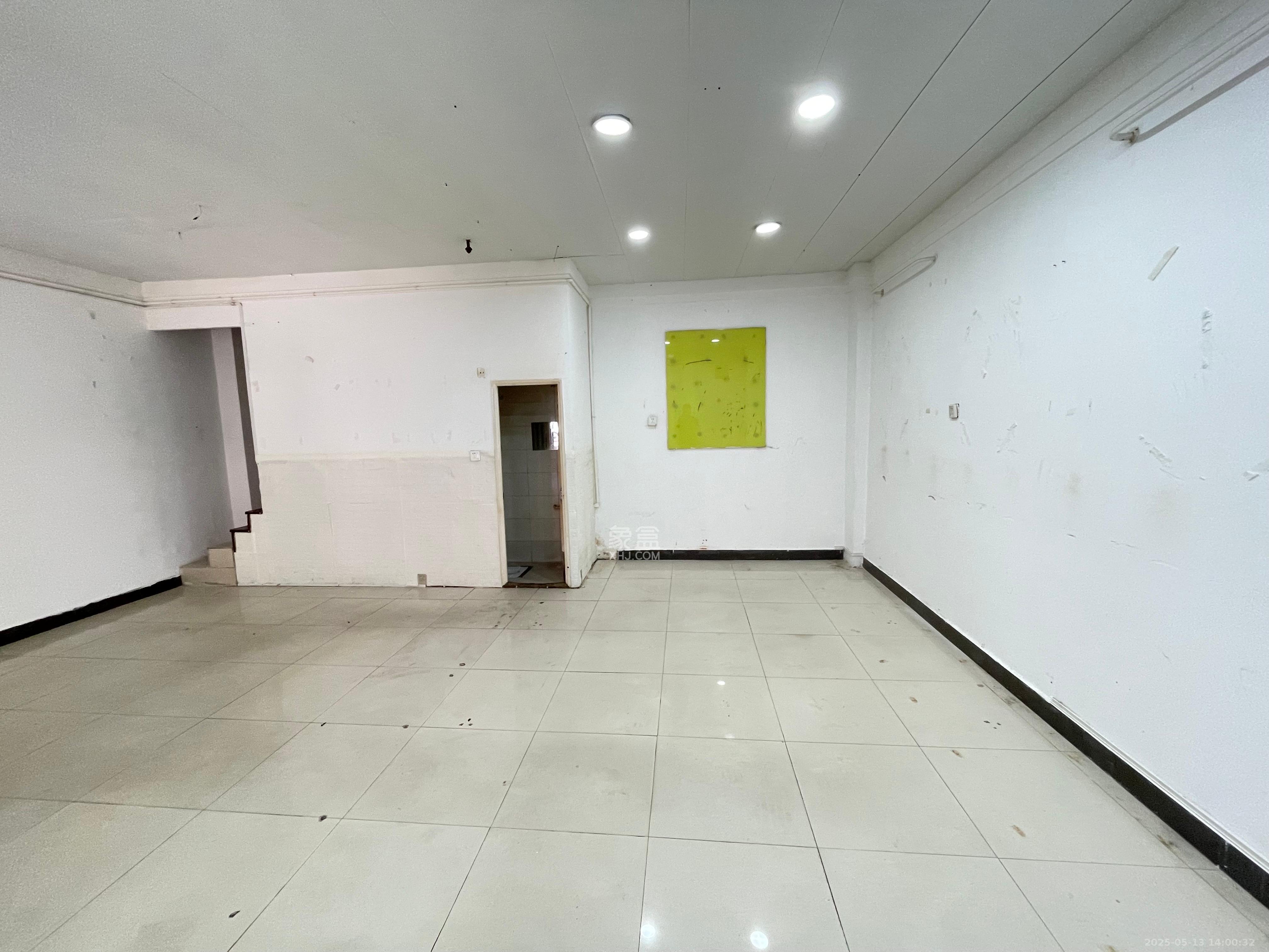 中南汽车世界   45.0㎡      2500.0元/月室内图