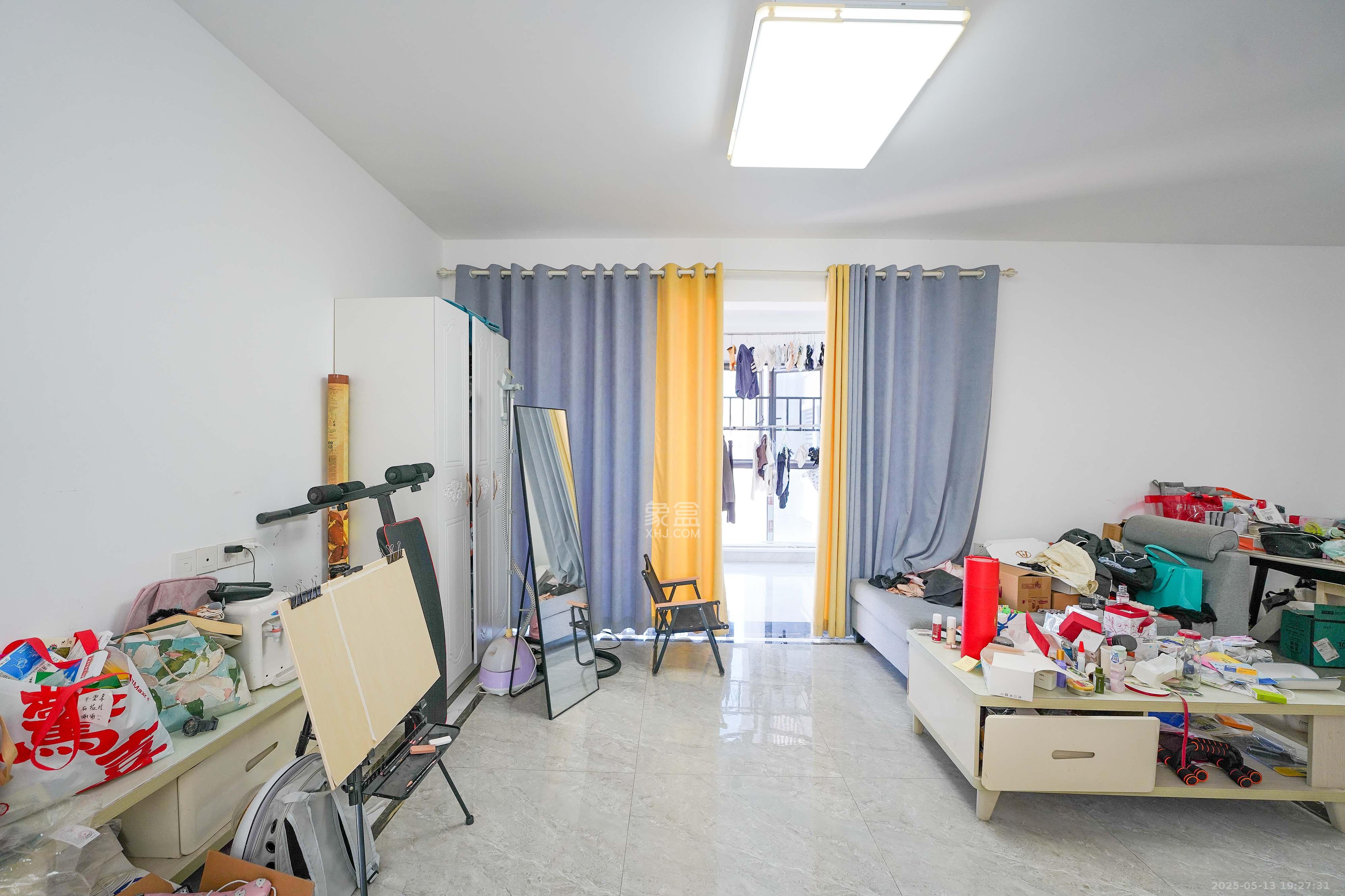 汇金城/嘉华城(二期、三期) 4室2厅2卫 166.0万 汇金城/嘉华城(二期、三期) 4室2厅2卫 166.0万客厅