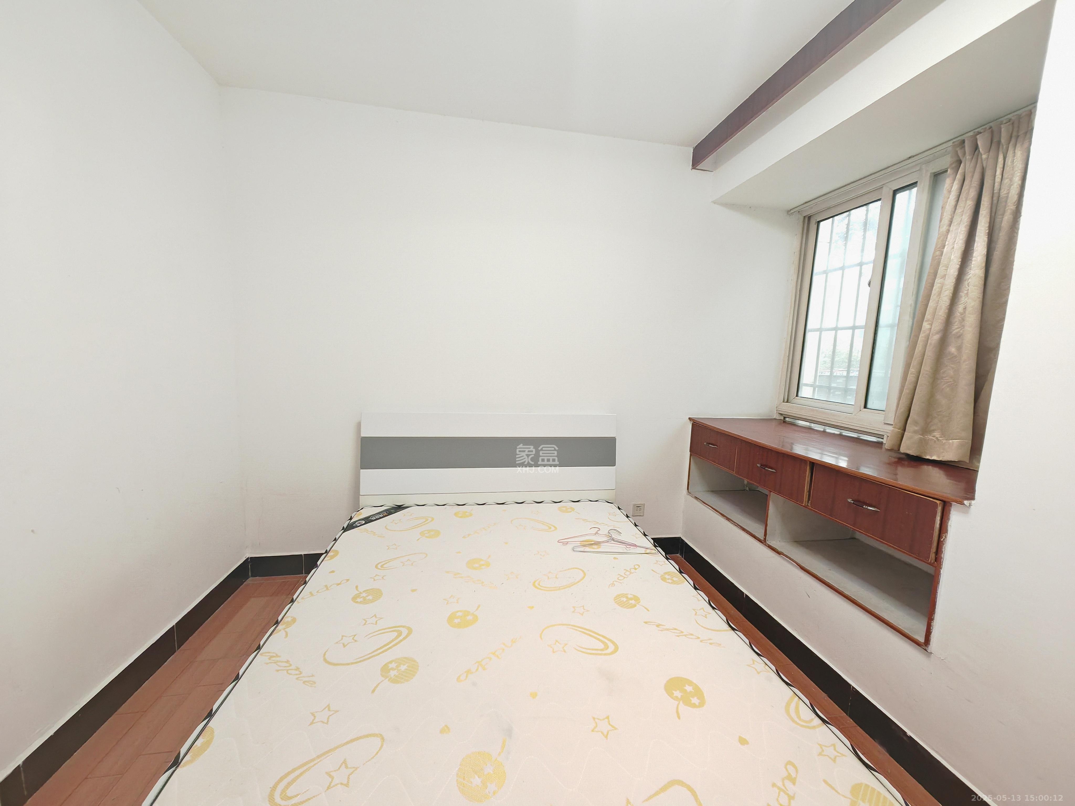 德润园  2室2厅1卫   1750.00元/月室内图