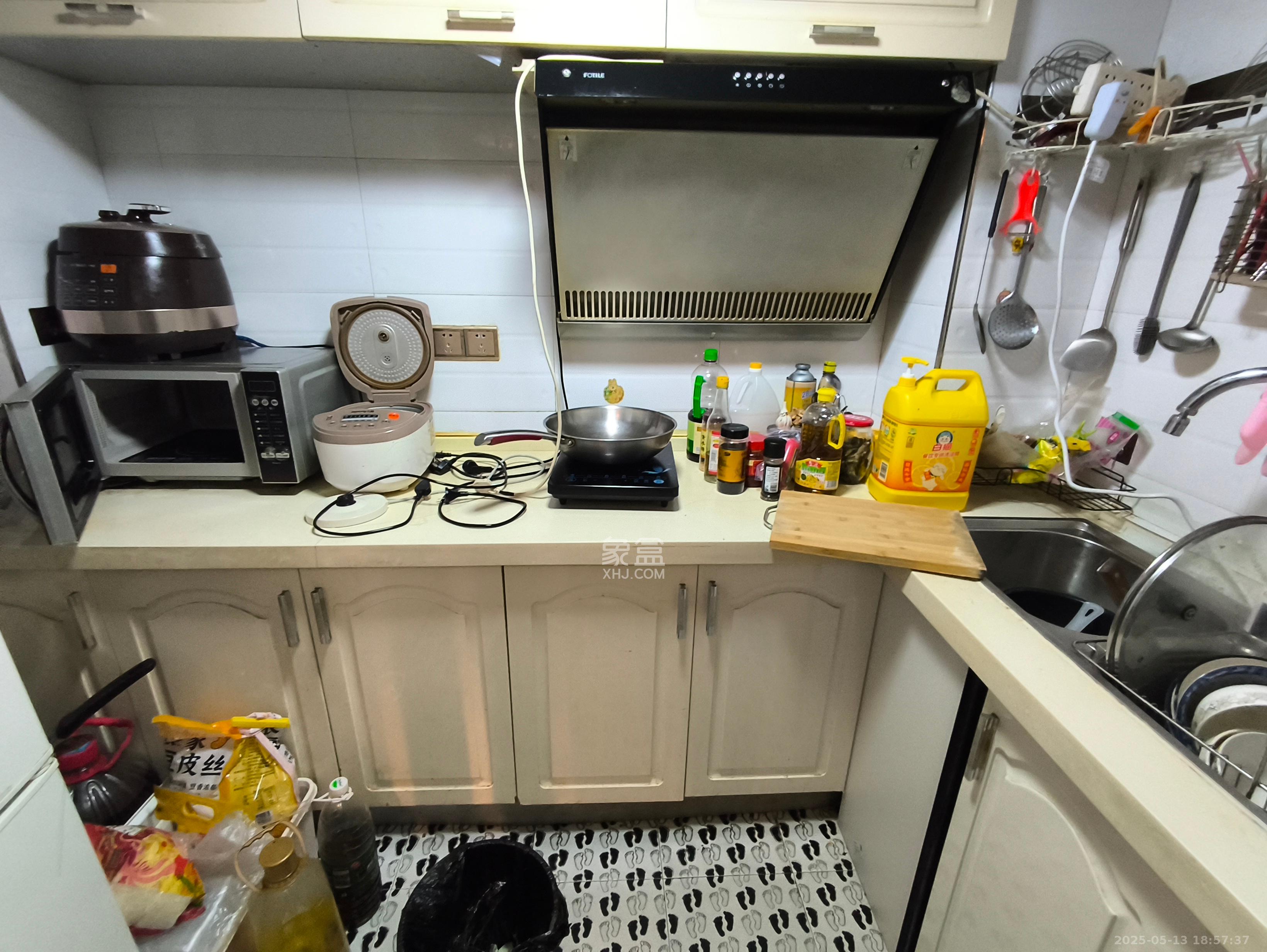 融圣国际  3室2厅3卫    2300.0元/月 融圣国际  3室2厅3卫    2300.0元/月室内图