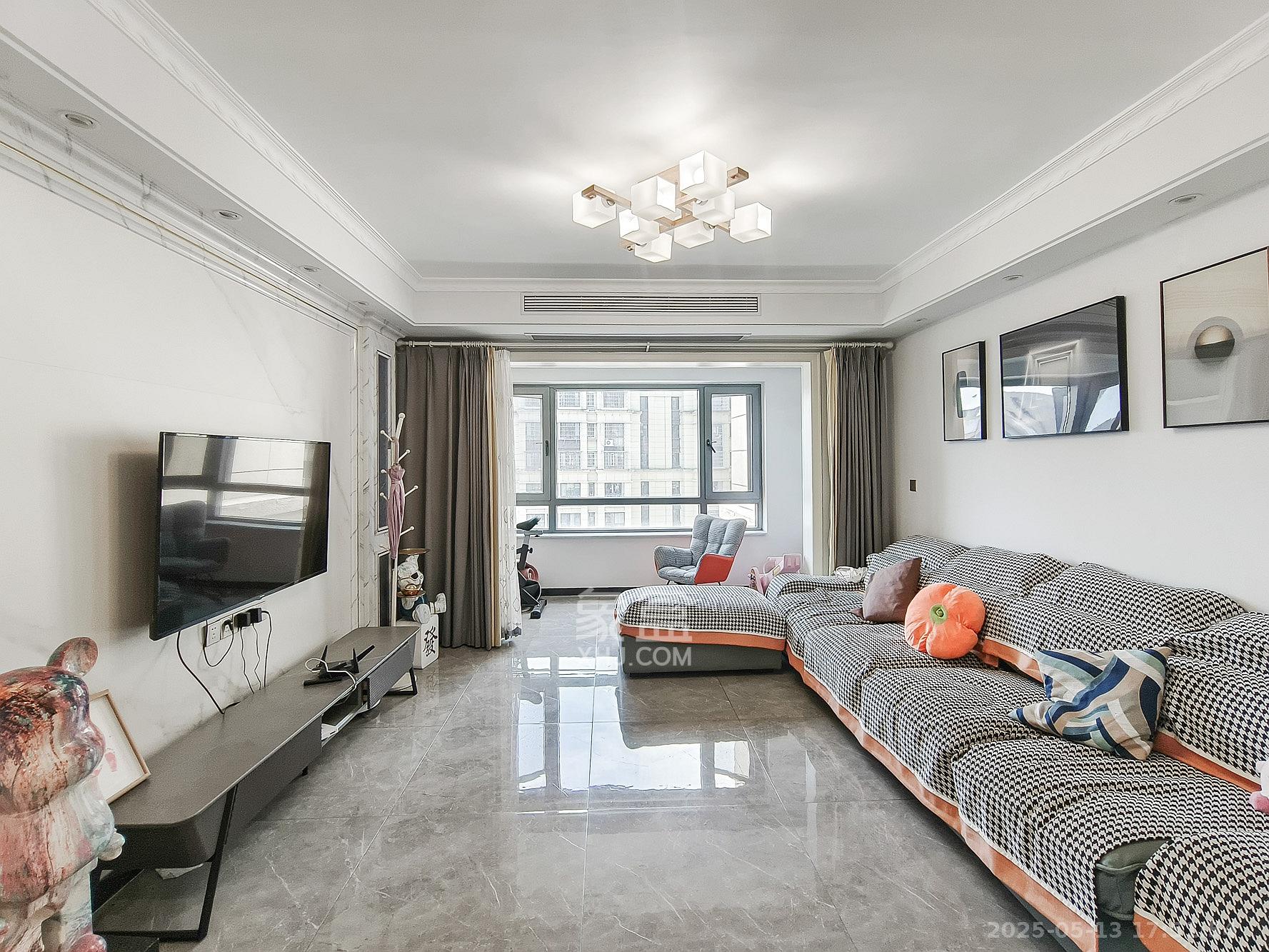 星城春晓 3室2厅2卫 85.0万 星城春晓 3室2厅2卫 85.0万客厅