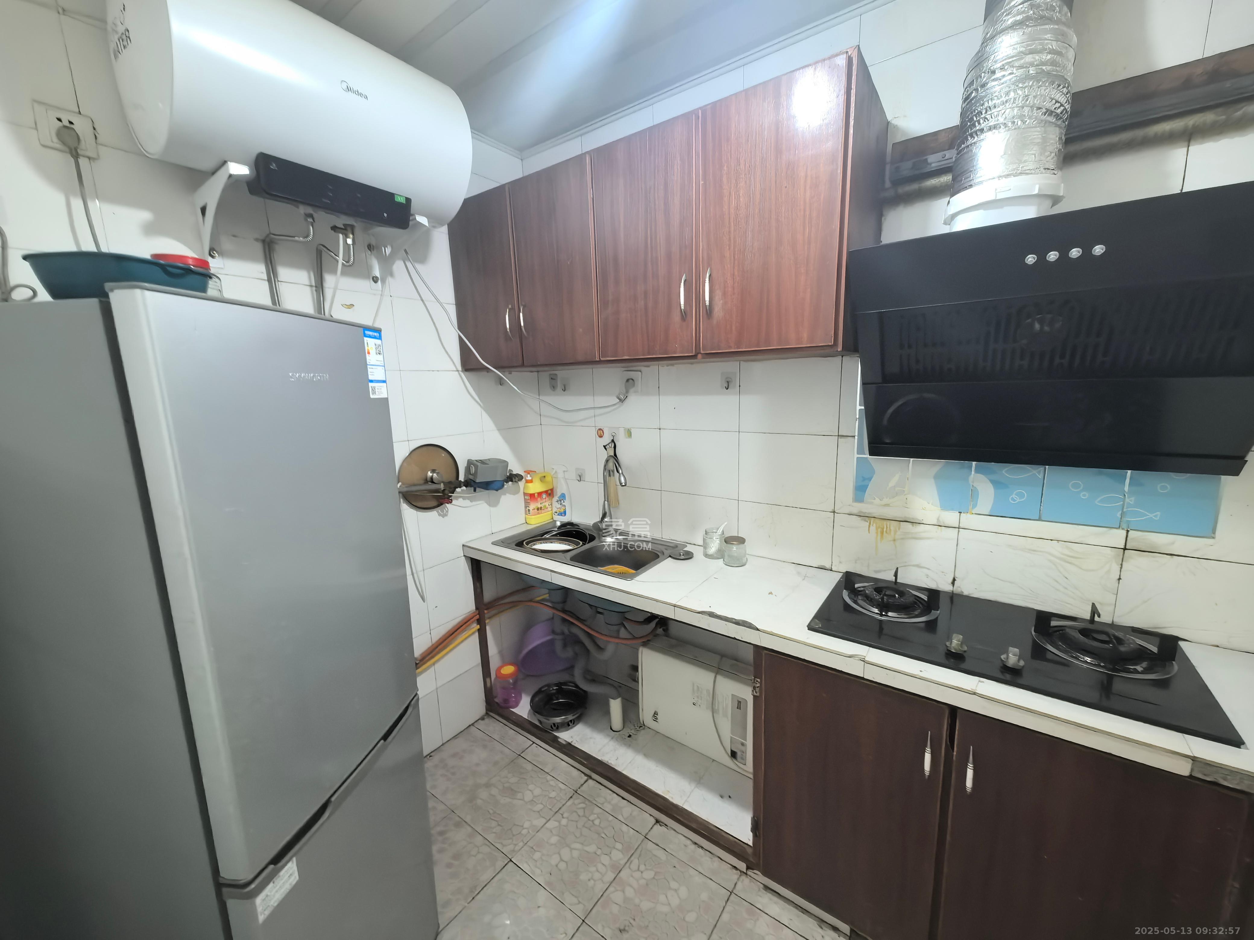 金帆江滨玫瑰园  2室1厅1卫    1400.0元/月 金帆江滨玫瑰园  2室1厅1卫    1400.0元/月室内图