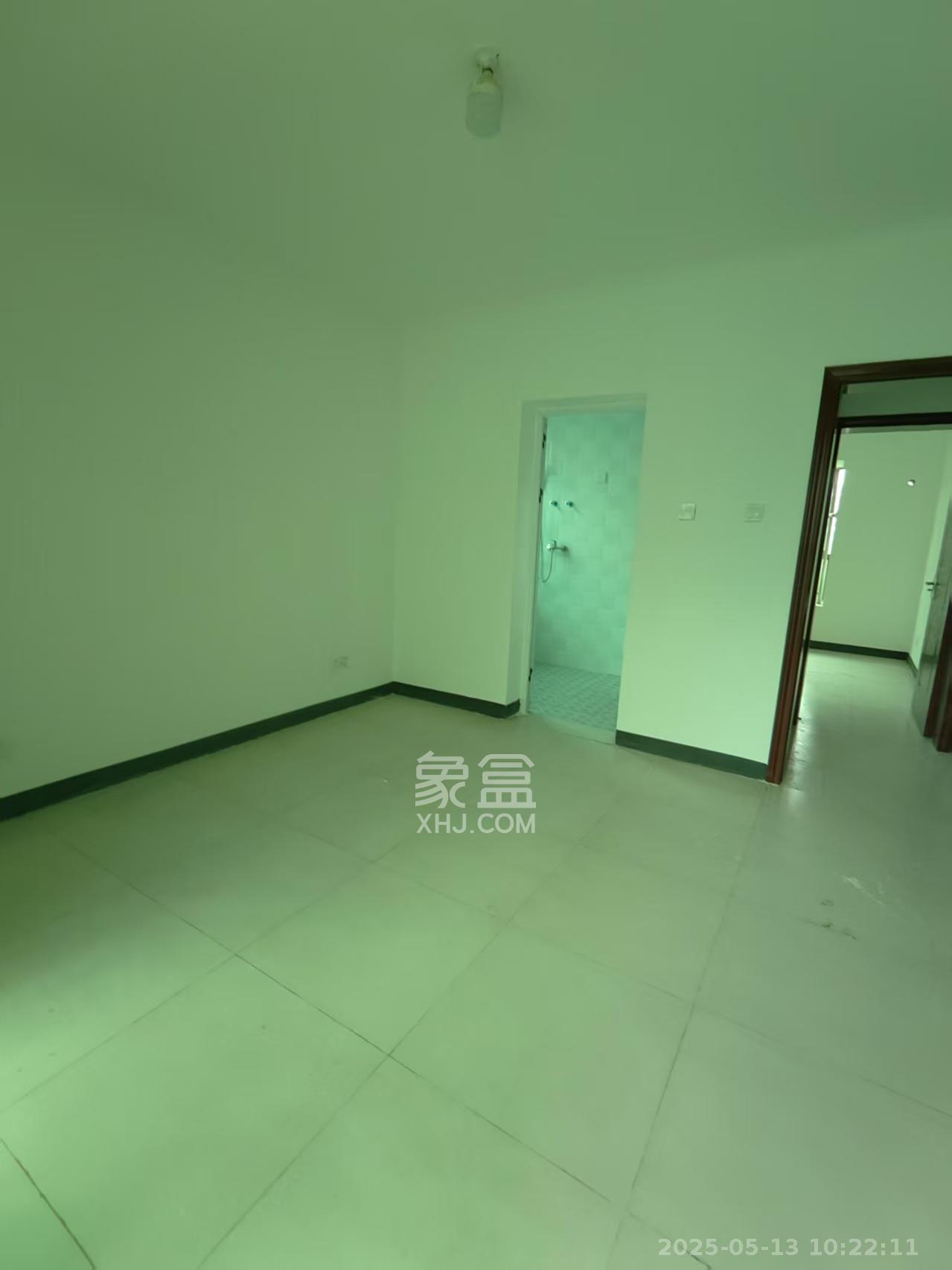 麓谷加州阳光  3室2厅2卫   2800.00元/月室内图