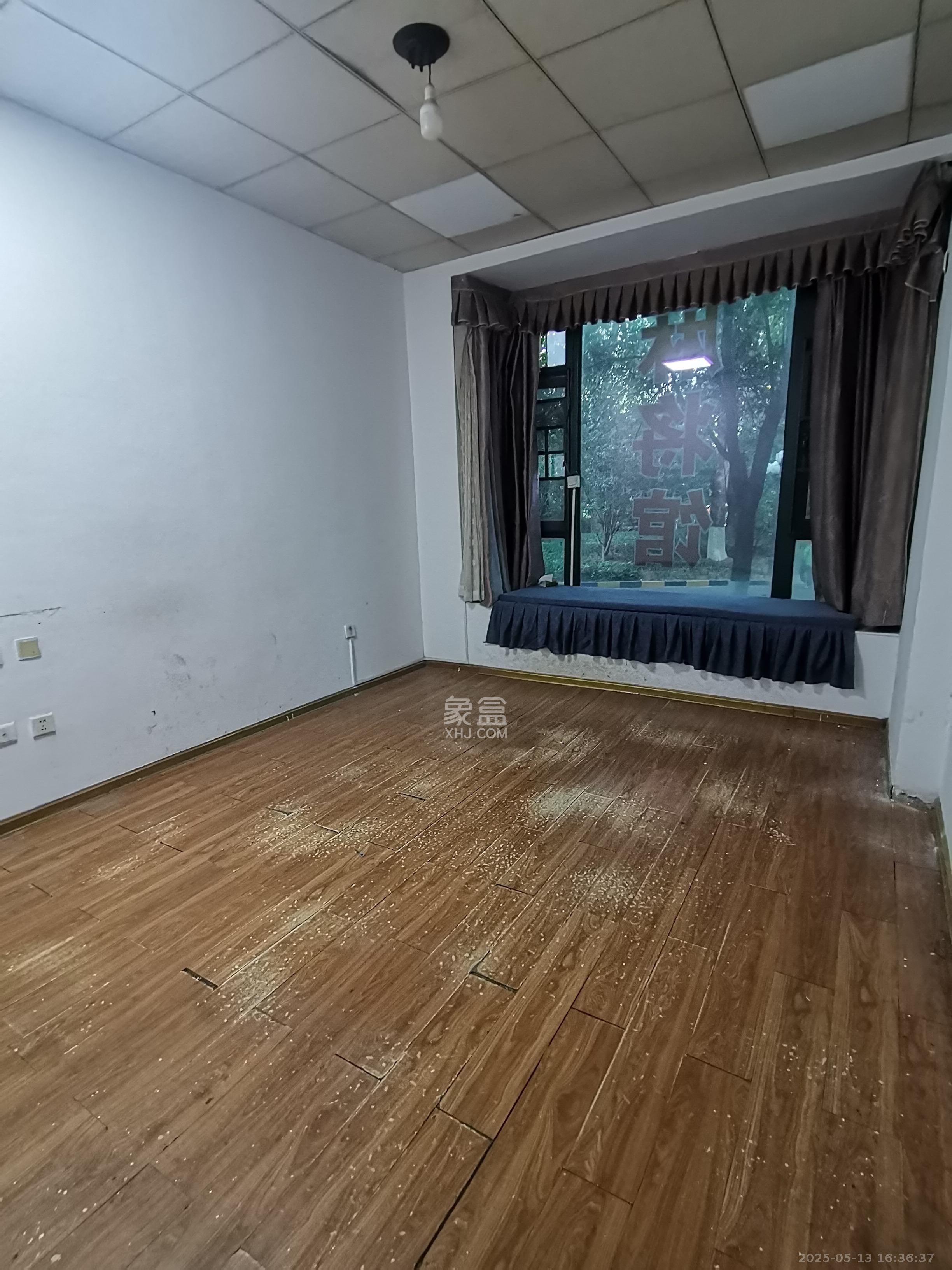 恒大雅苑 2室2厅1卫 2800.0元/月 恒大雅苑 2室2厅1卫 2800.0元/月室内图