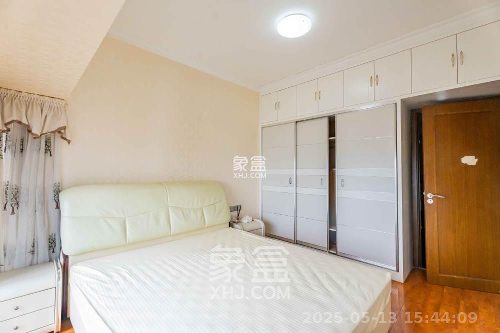 藏珑湖上国际花园  3室2厅2卫    2500.0元/月 藏珑湖上国际花园  3室2厅2卫    2500.0元/月室内图