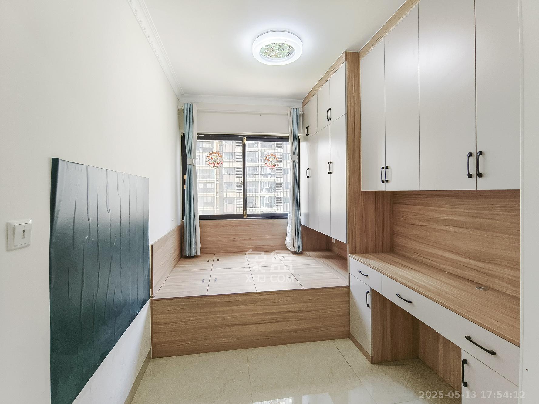 保利香槟国际 4室2厅2卫 97.8万 保利香槟国际 4室2厅2卫 97.8万卧室