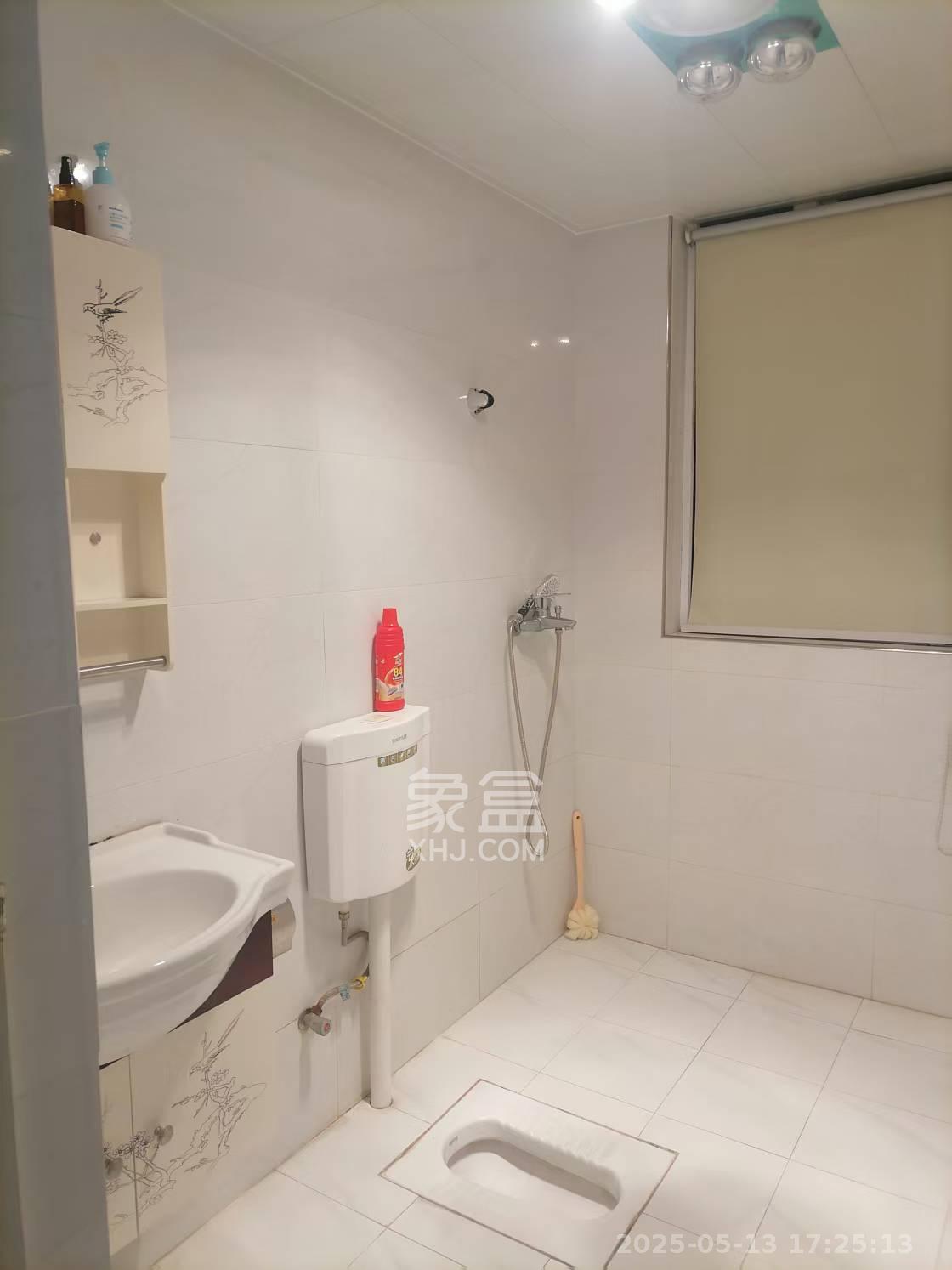 绿地新都会  3室2厅2卫   2100.00元/月室内图