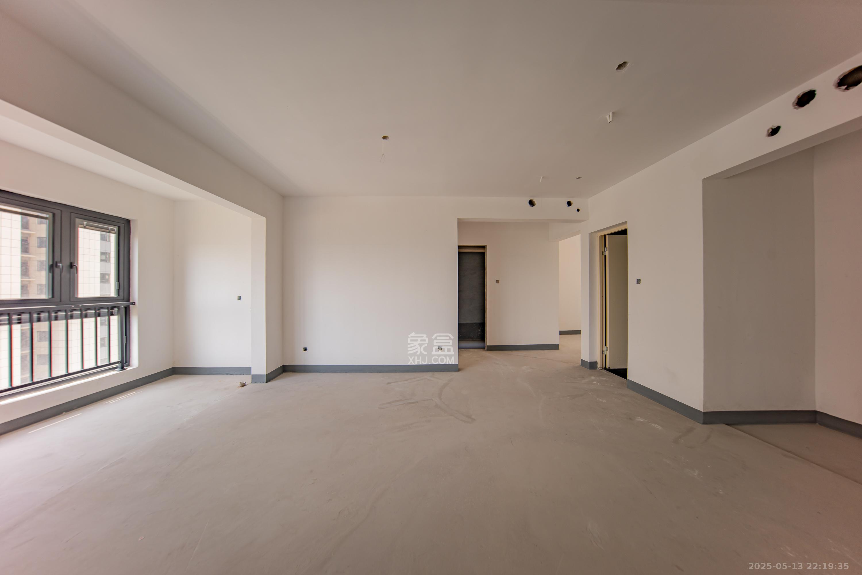建投象山国际  4室2厅3卫   184.00万卧室