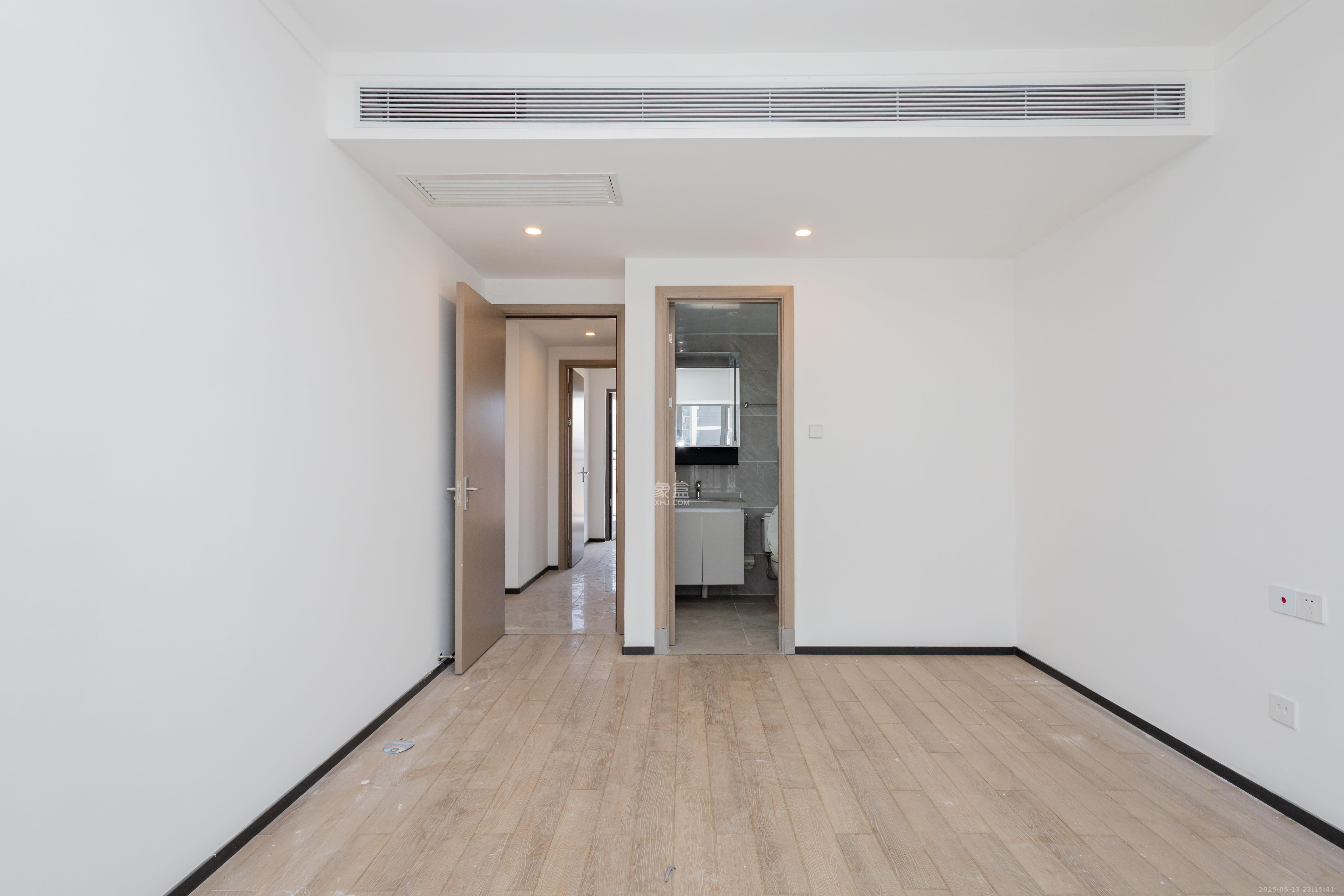 佳兆业滨江四季 4室2厅2卫 150.0万 佳兆业滨江四季 4室2厅2卫 150.0万卧室