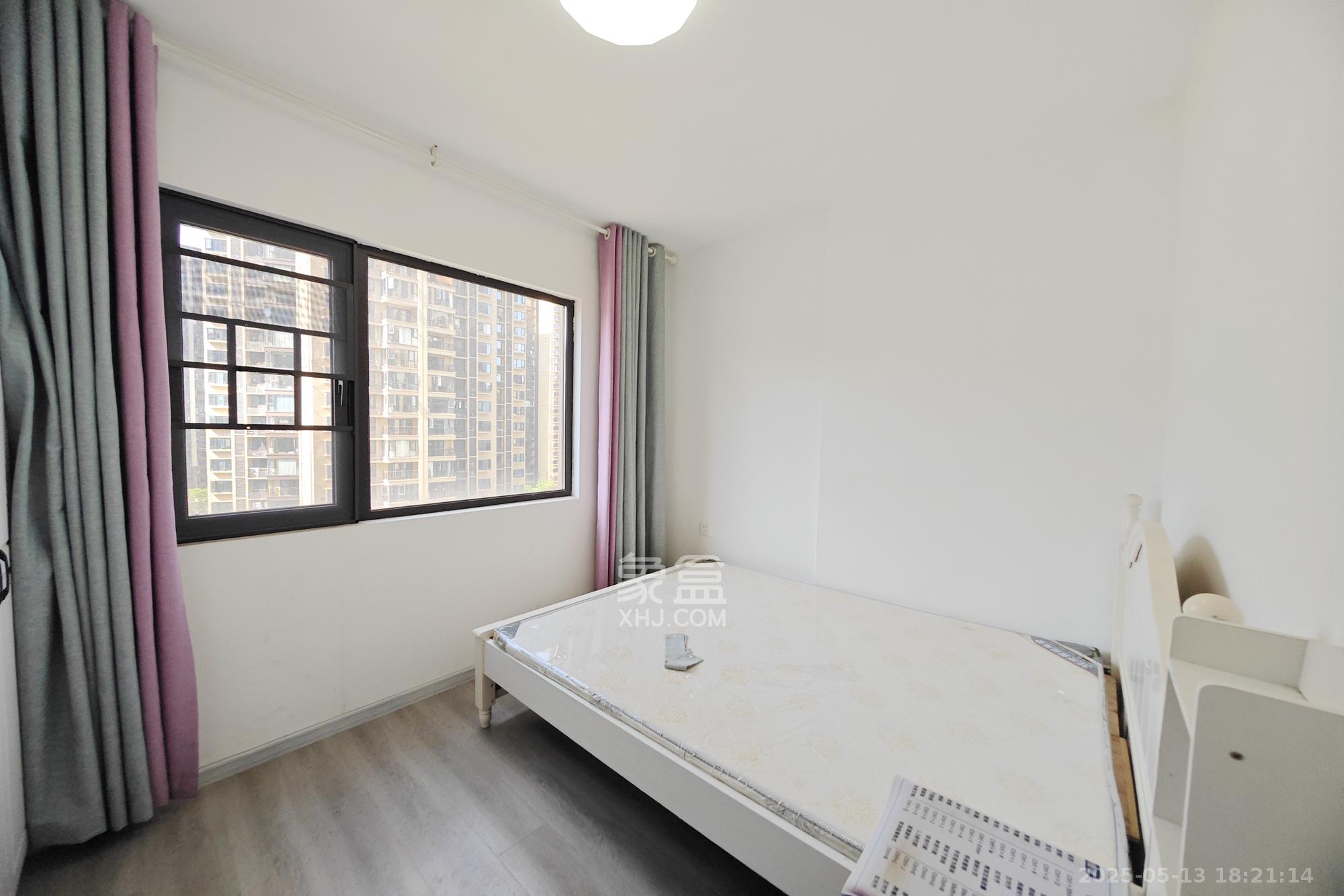 保利大都汇一期、二期  4室2厅2卫    165.0万 保利大都汇一期、二期  4室2厅2卫    165.0万卧室