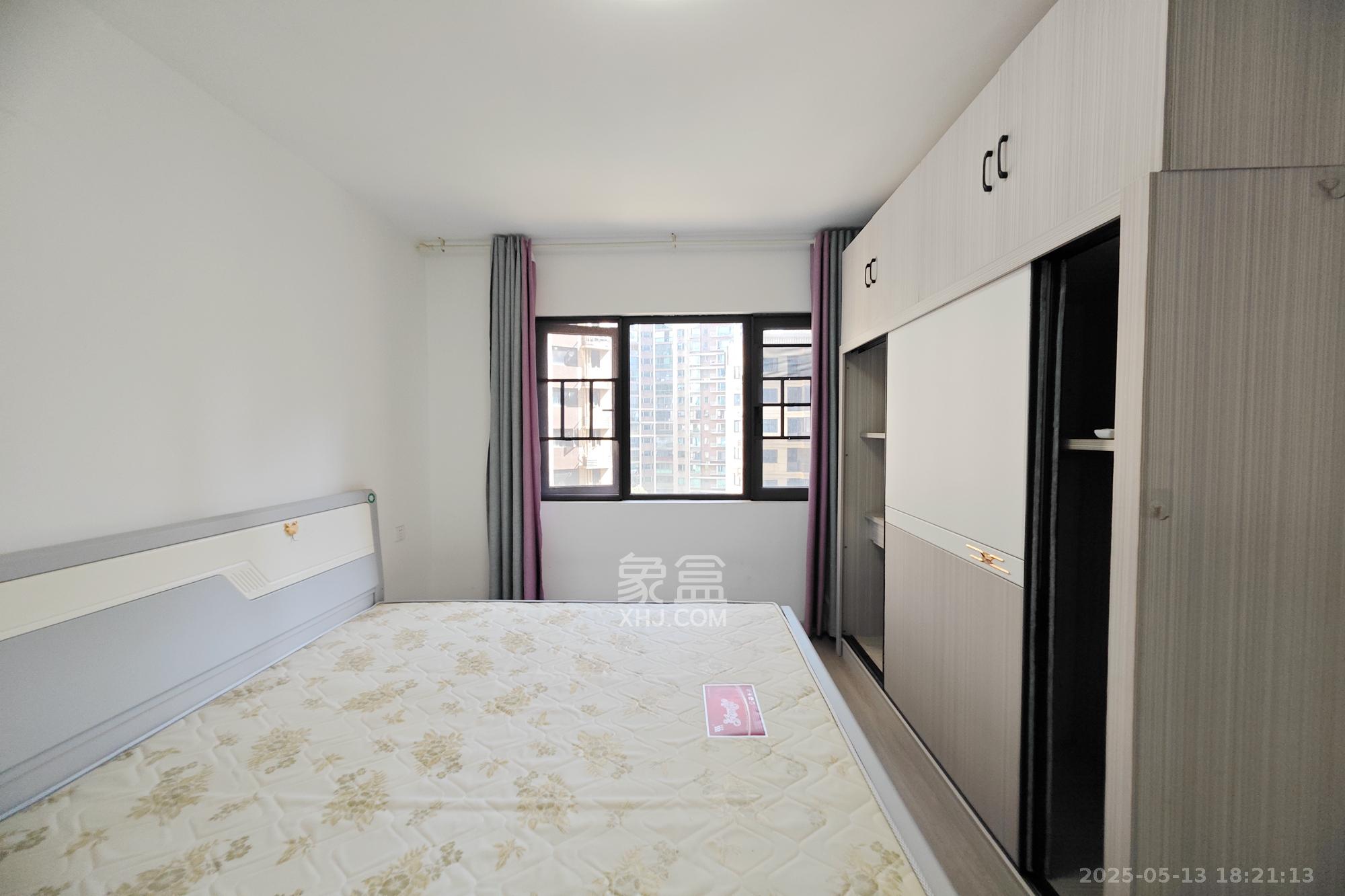 保利大都汇一期、二期  4室2厅2卫    165.0万 保利大都汇一期、二期  4室2厅2卫    165.0万卧室