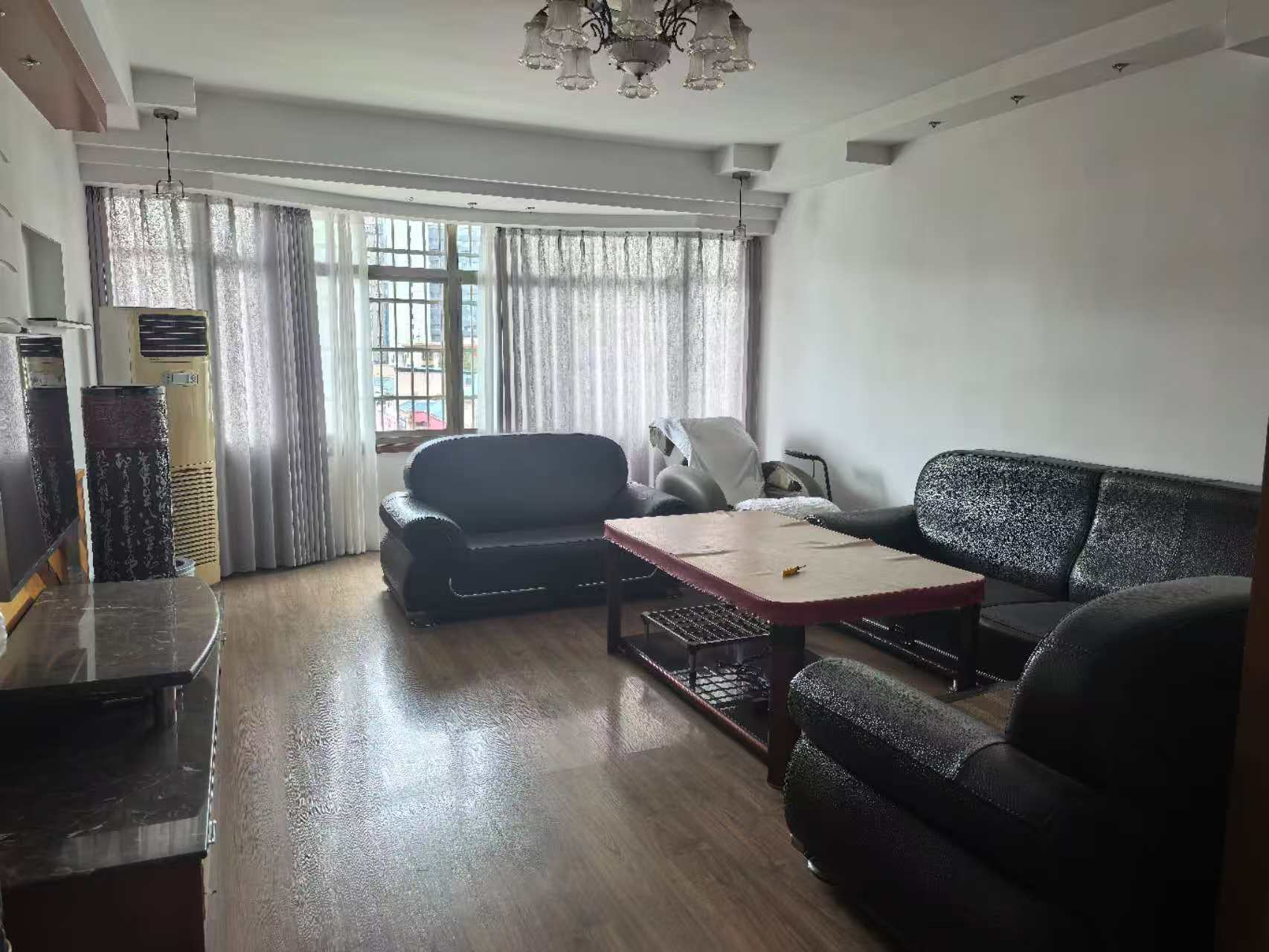 市人大政协机关大院住宅区(老市委)  1室0厅0卫    1800.0元/月 市人大政协机关大院住宅区(老市委)  1室0厅0卫    1800.0元/月室内图