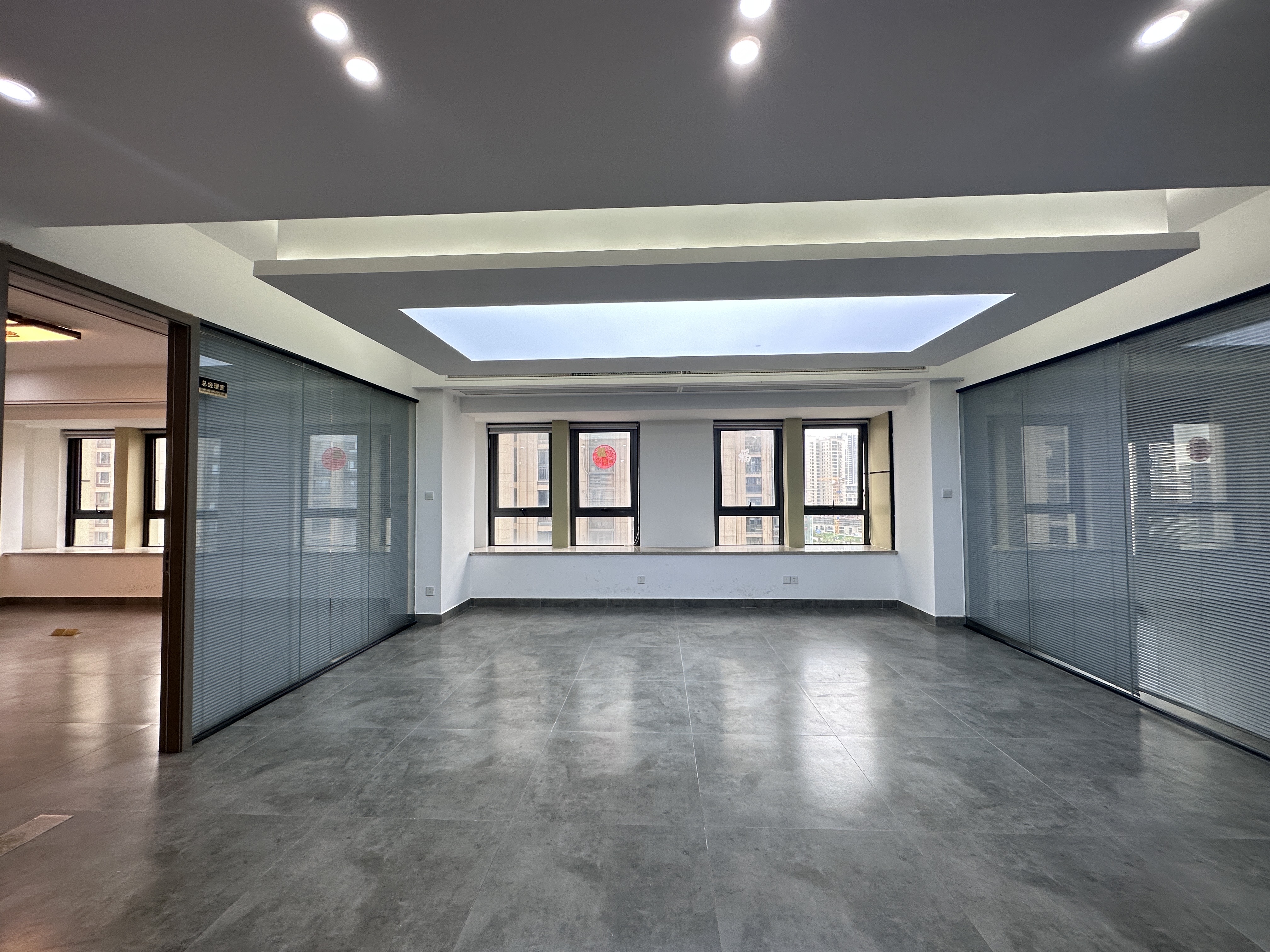 海航豪庭南苑 4室2厅2卫 14000.0元/月 海航豪庭南苑 4室2厅2卫 14000.0元/月室内图