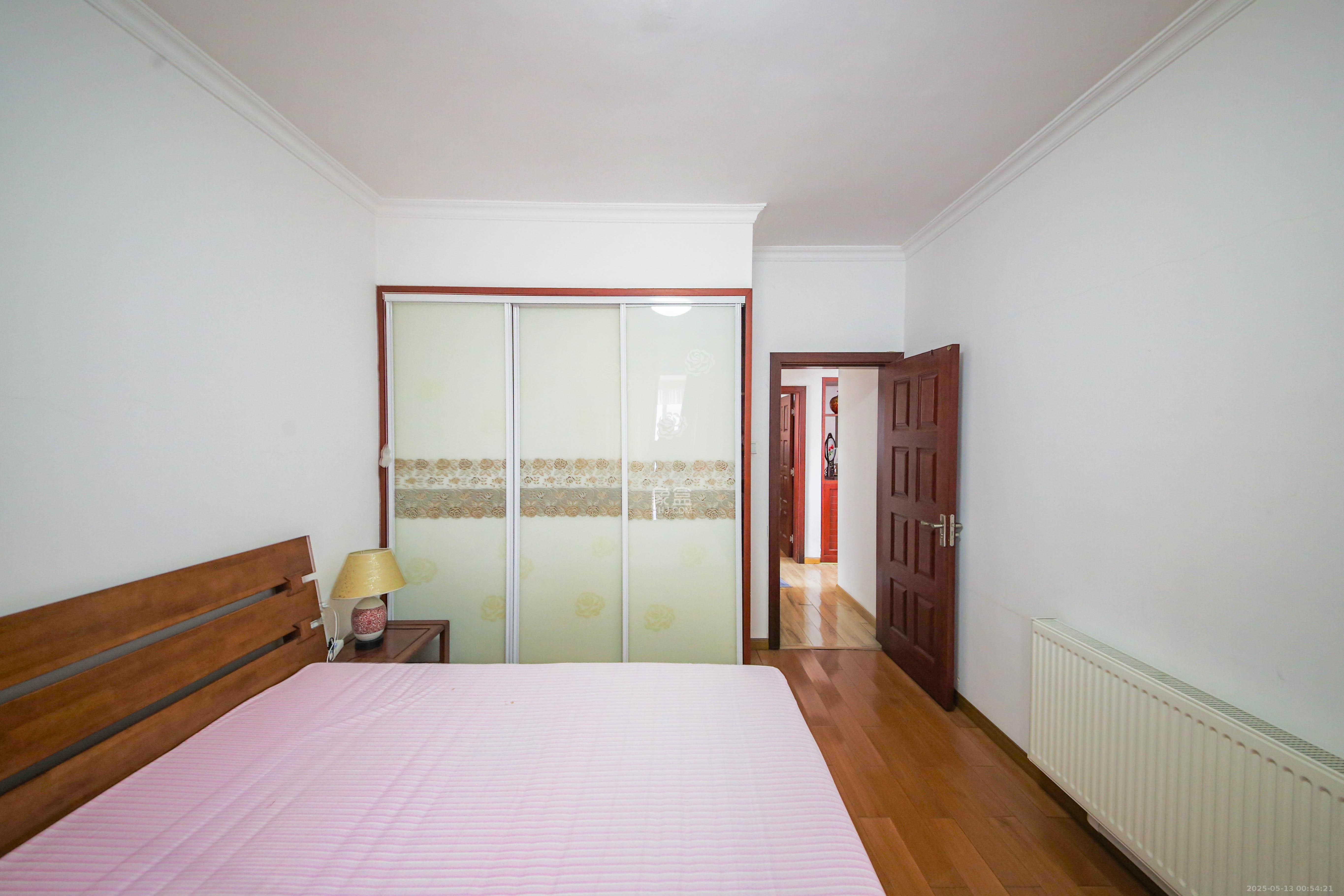 海利科院佳园 6室2厅2卫 180.0万 海利科院佳园 6室2厅2卫 180.0万卧室