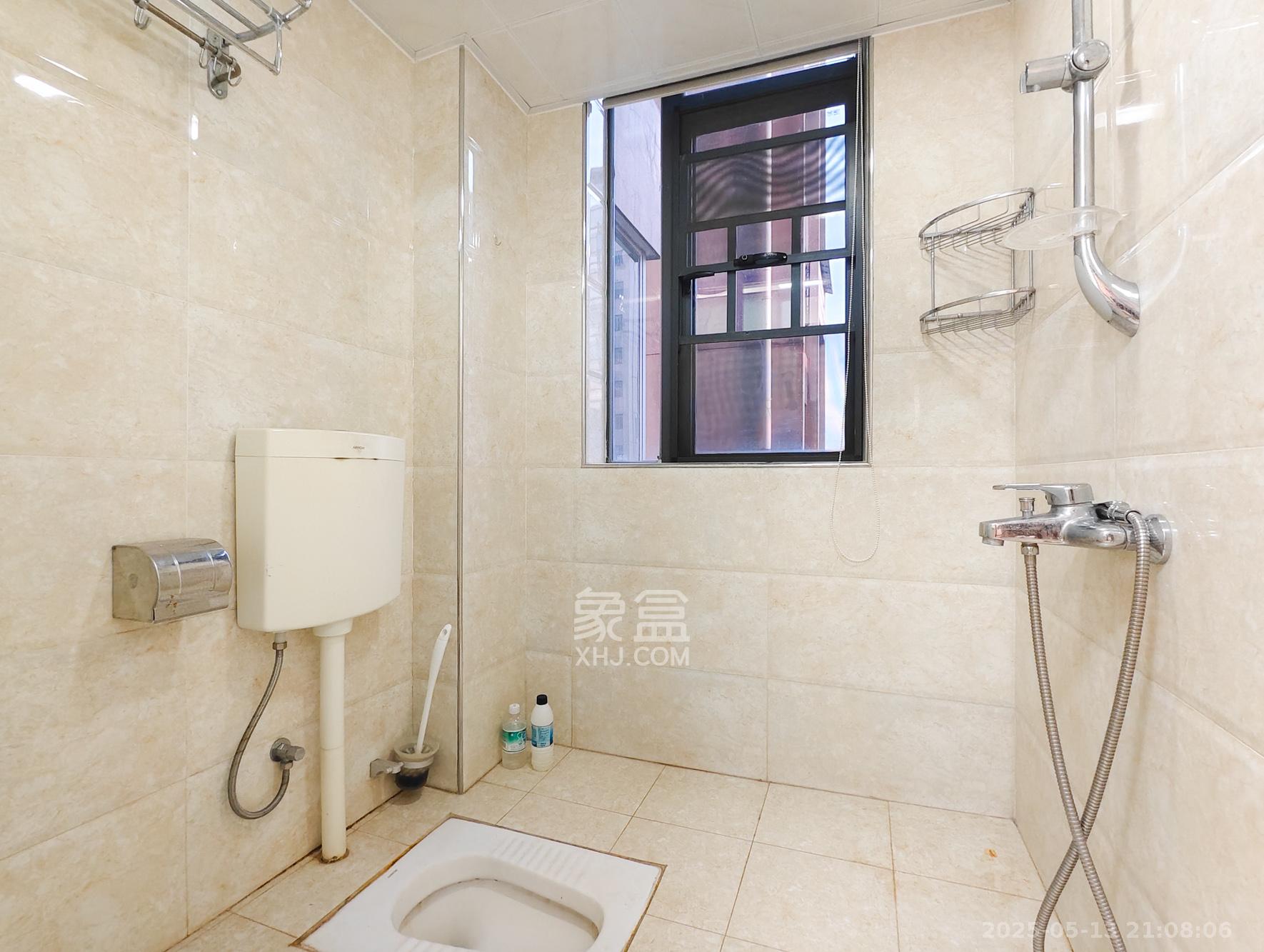 潇湘名城(新里程潇湘名城) 5室2厅2卫 162.0万 潇湘名城(新里程潇湘名城) 5室2厅2卫 162.0万卫生间