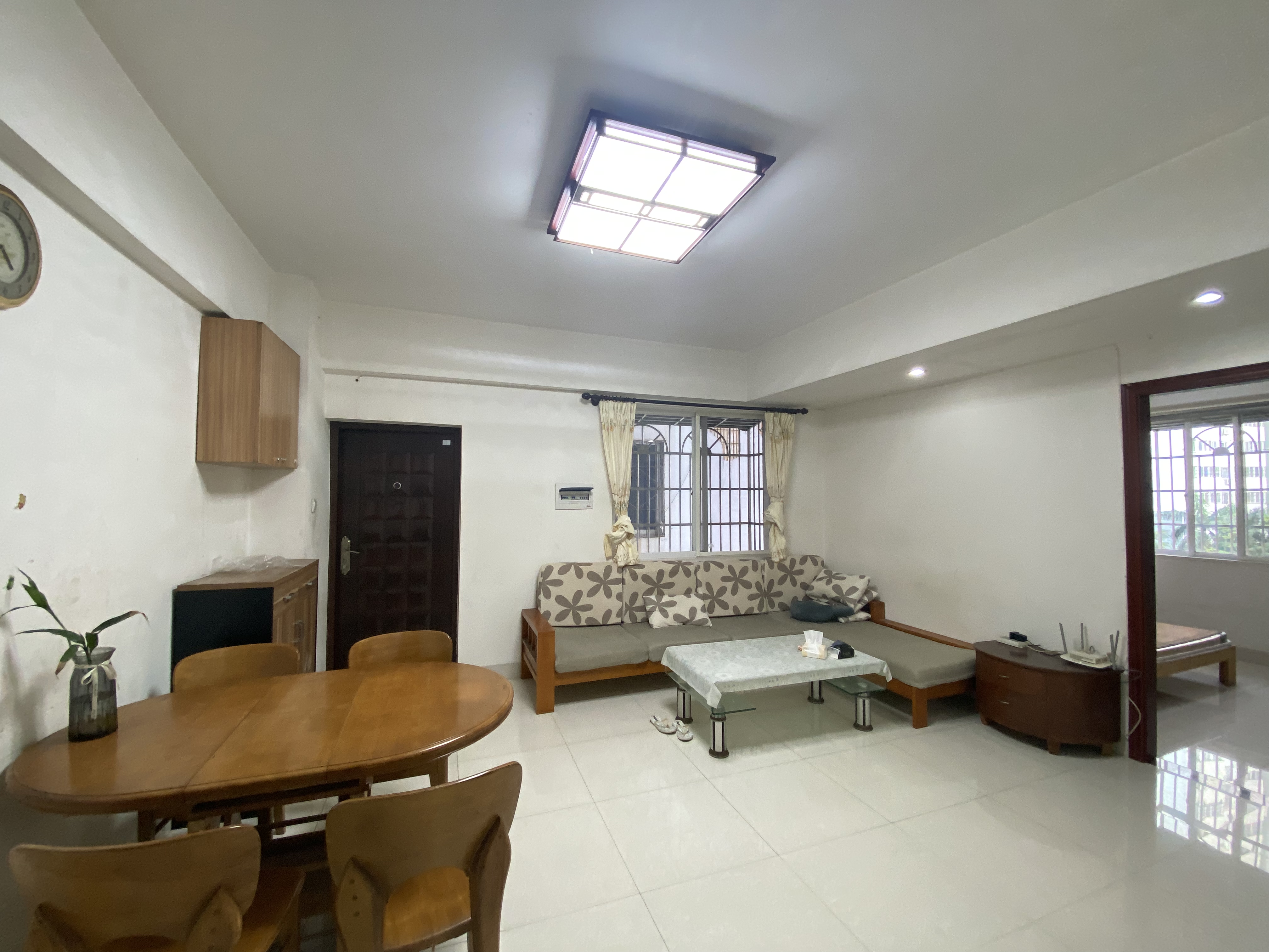 虹冠大厦 2室2厅1卫 2100.0元/月 虹冠大厦 2室2厅1卫 2100.0元/月室内图